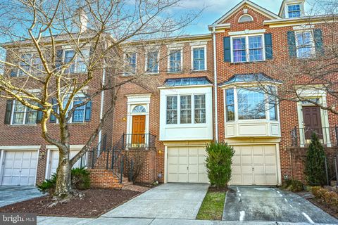 Townhouse For Sale - 2143 Wolftrap Court<br/> VIENNA, VA 22182