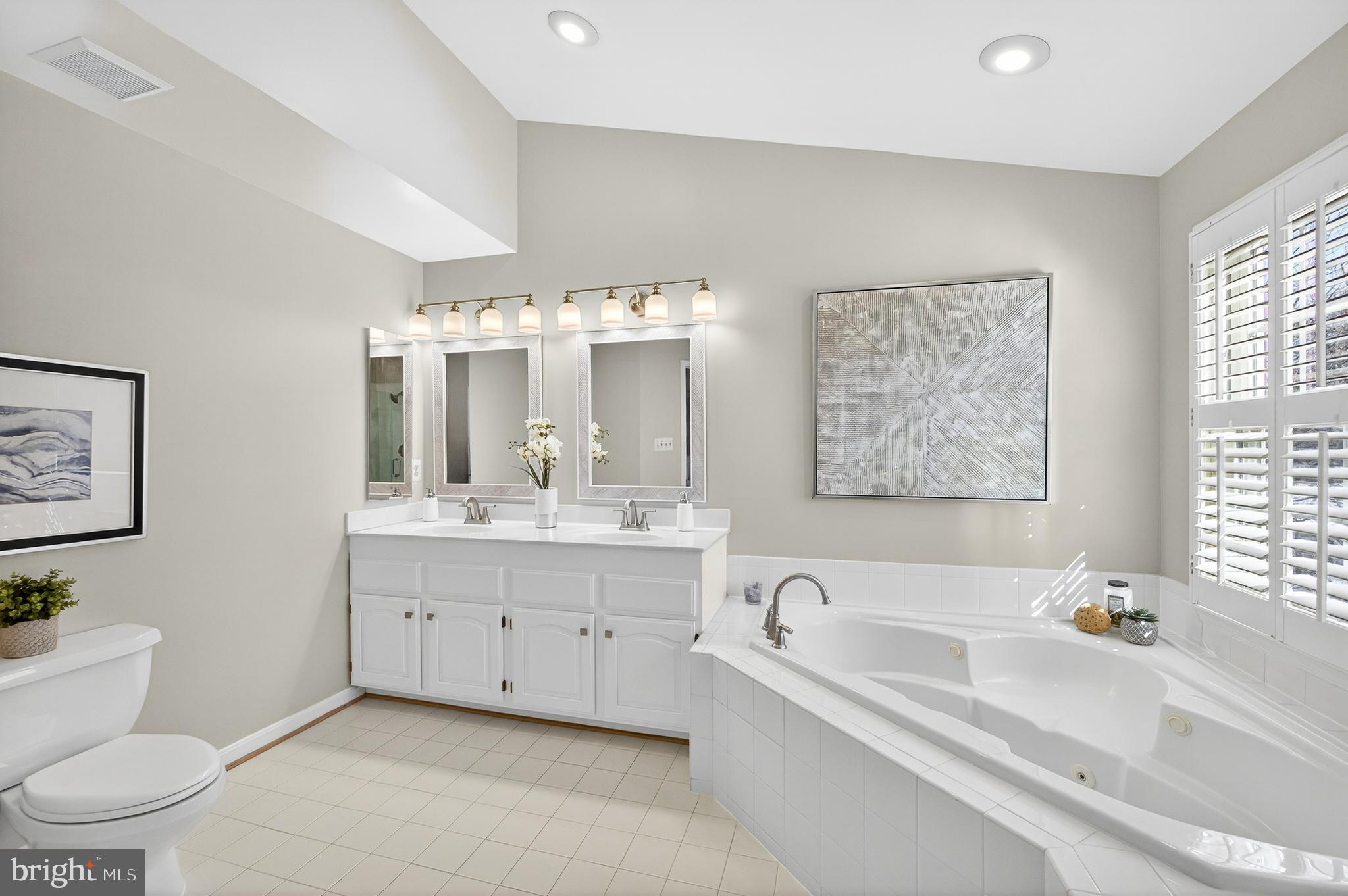 COURTHOUSE WOODS - Residential