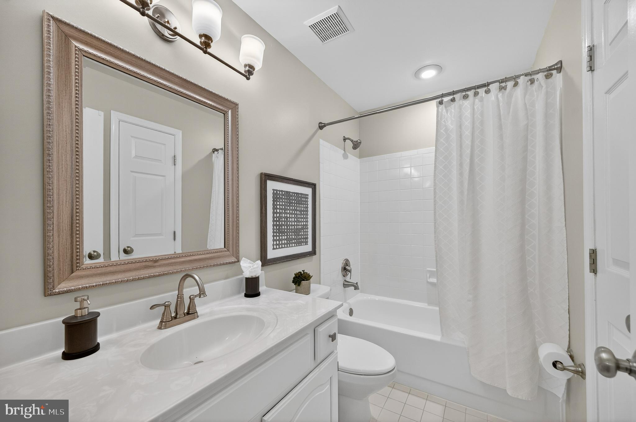 COURTHOUSE WOODS - Residential