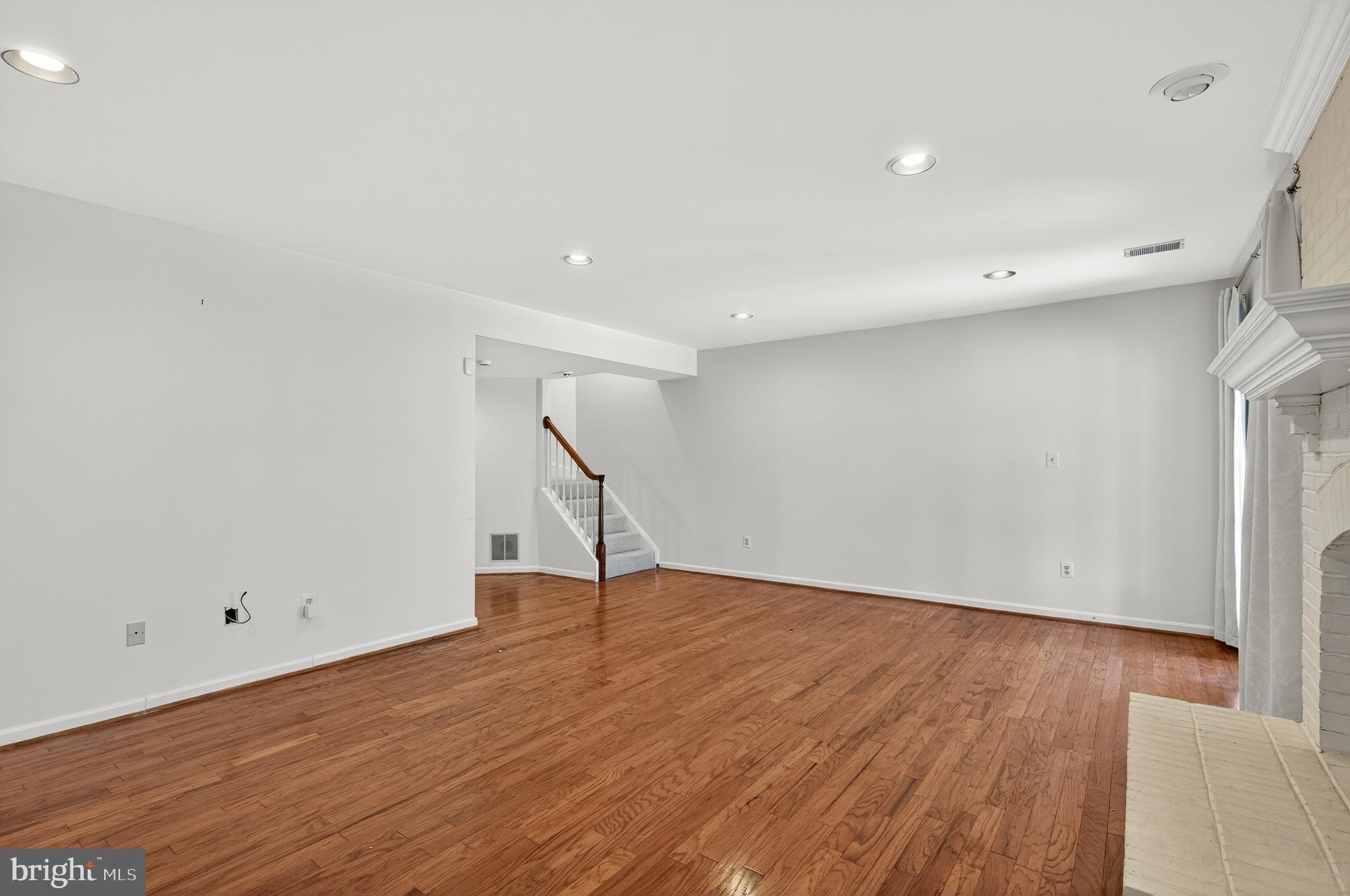 COURTHOUSE WOODS - Residential