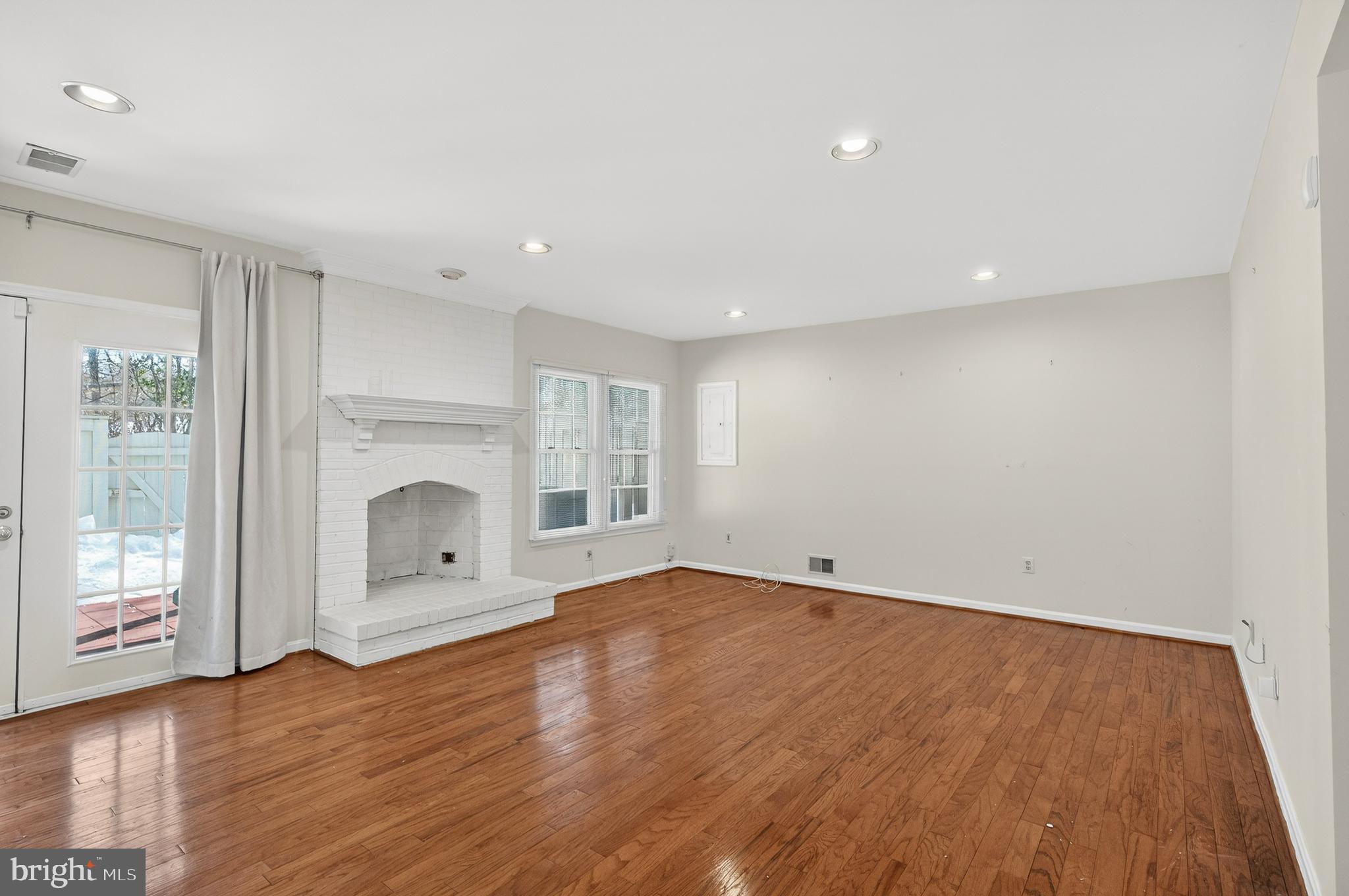 COURTHOUSE WOODS - Residential