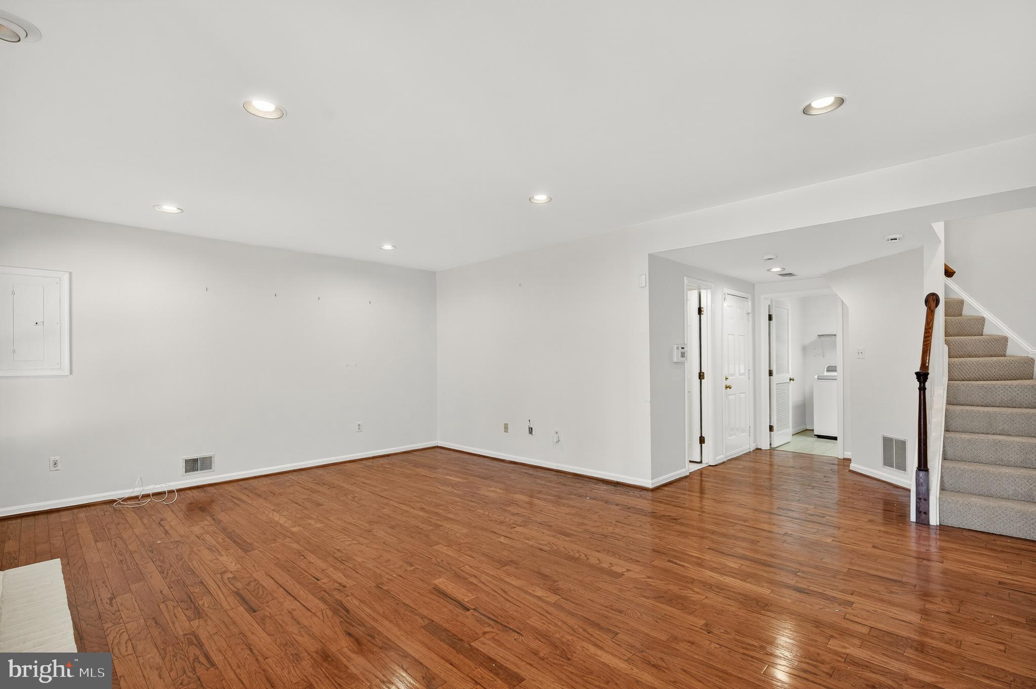 COURTHOUSE WOODS - Residential