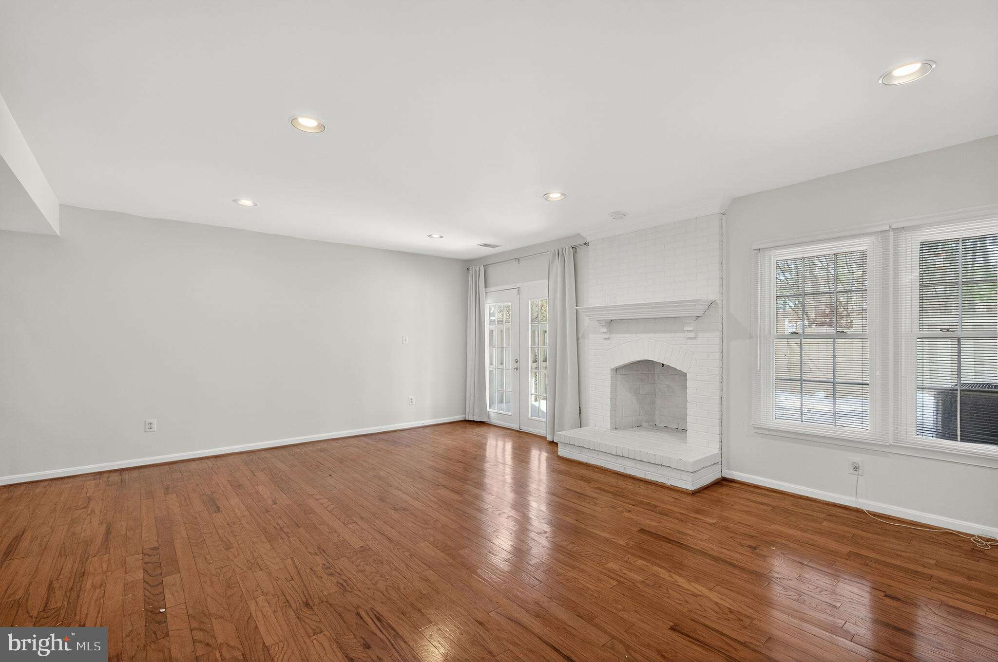 COURTHOUSE WOODS - Residential