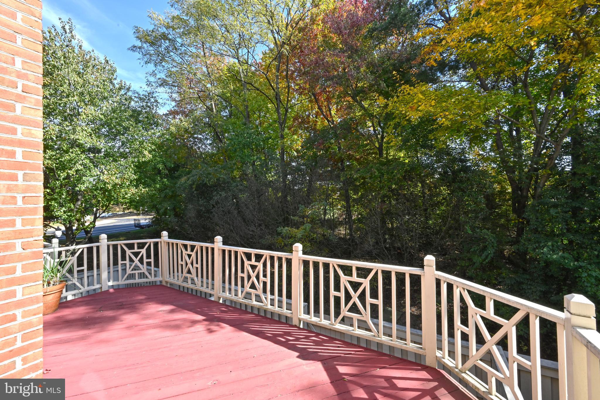 COURTHOUSE WOODS - Residential