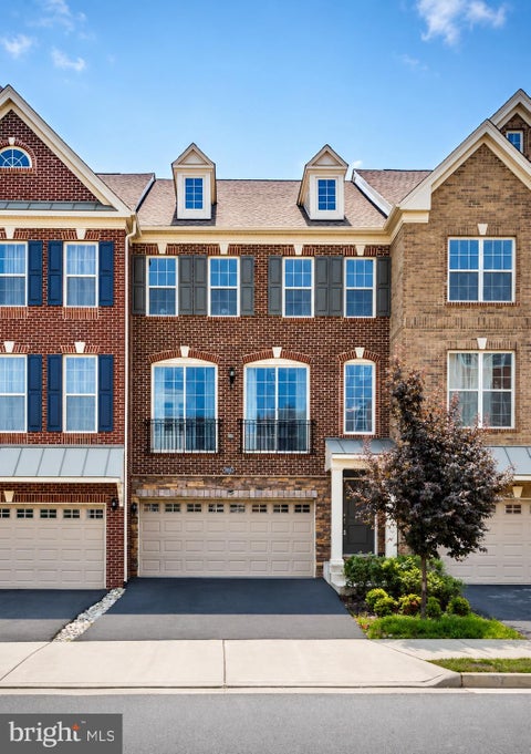 Townhouse For Rent - 23480 Logans Ridge Terrace<br/> ASHBURN, VA 20148