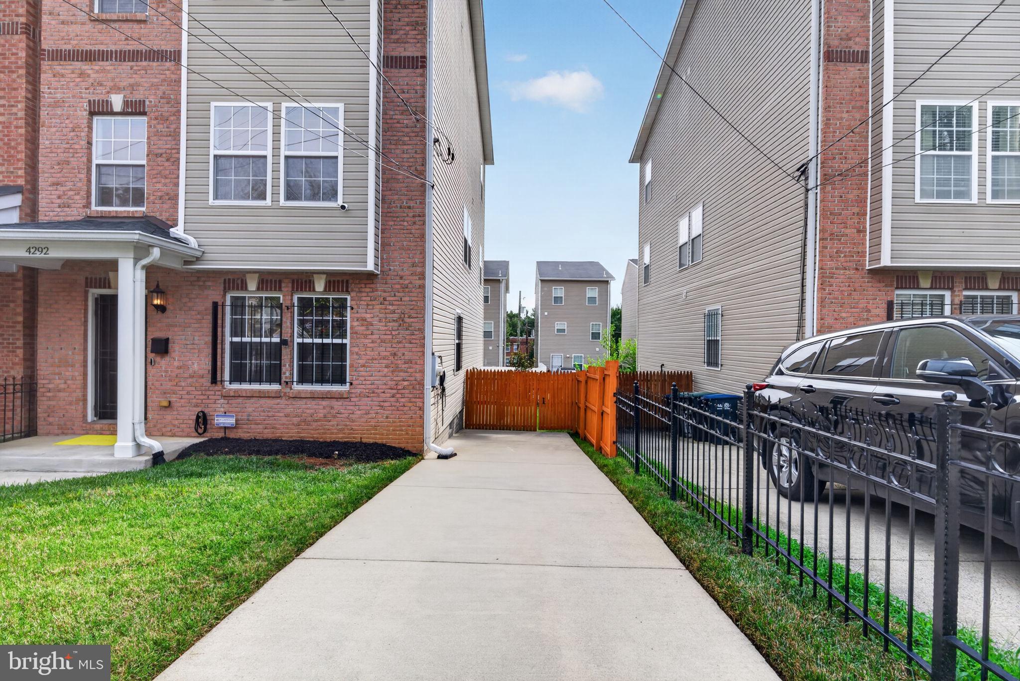 4292 SOUTH CAPITOL TERRACE SW