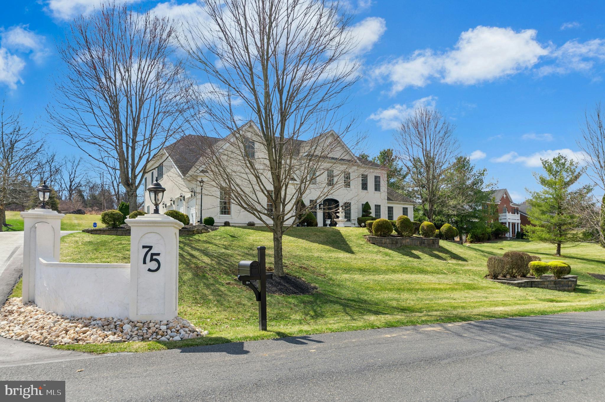 WOODSIDE ESTATES - Residential