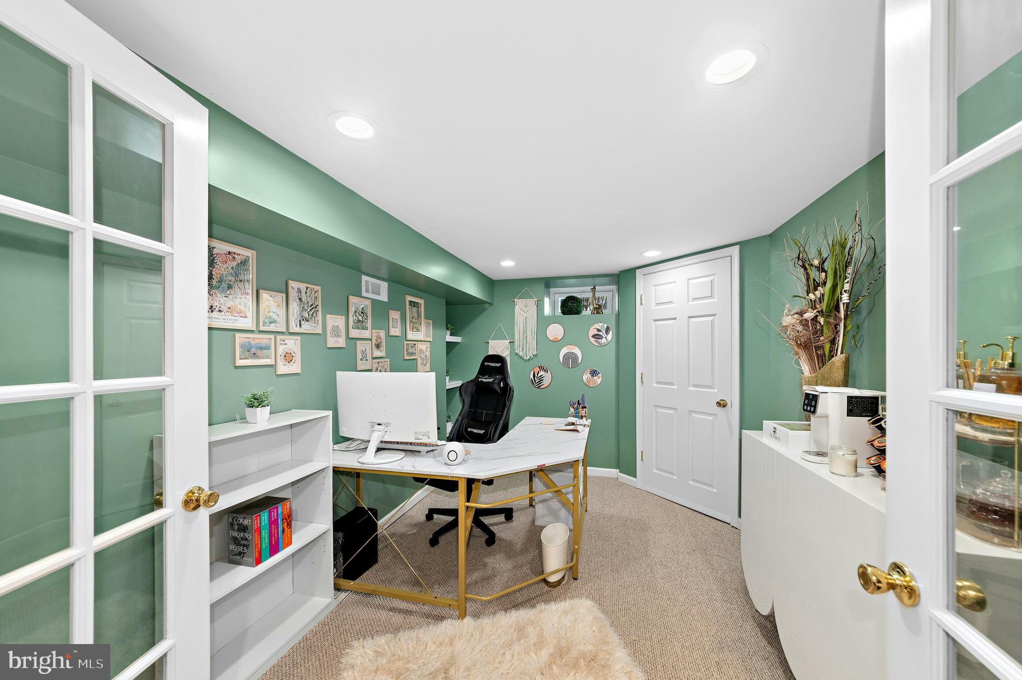 WOODSIDE ESTATES - Residential