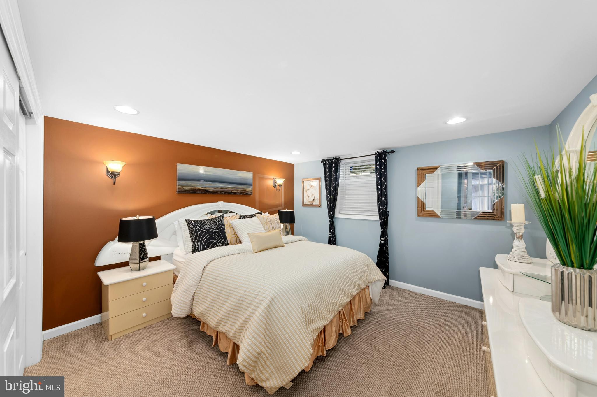 WOODSIDE ESTATES - Residential