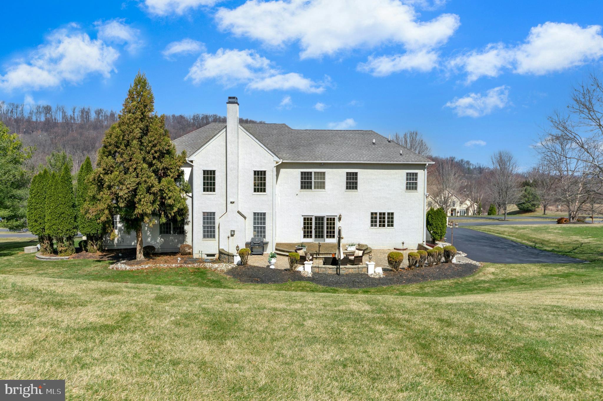 WOODSIDE ESTATES - Residential