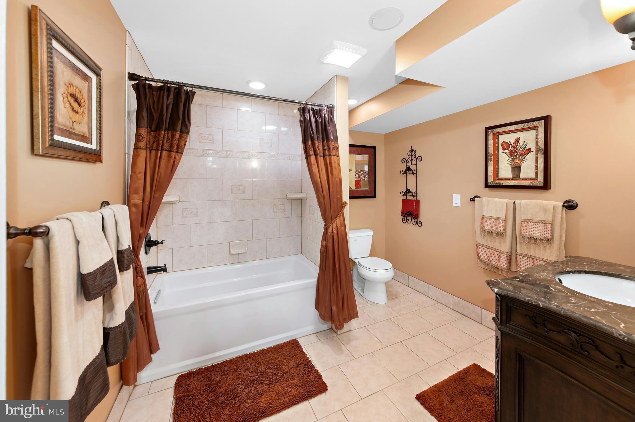 WOODSIDE ESTATES - Residential