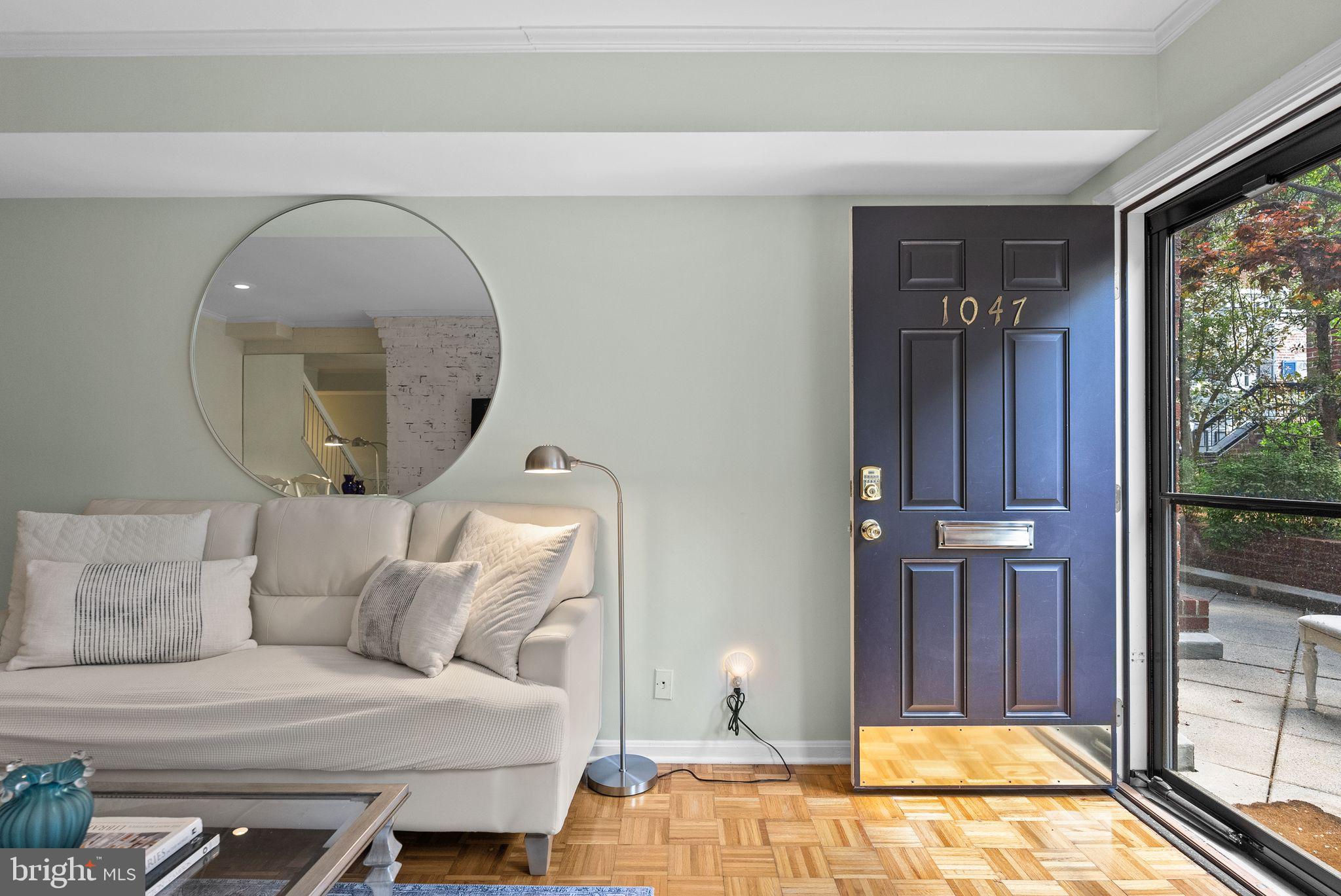 1047 PAPER MILL COURT NW 1047