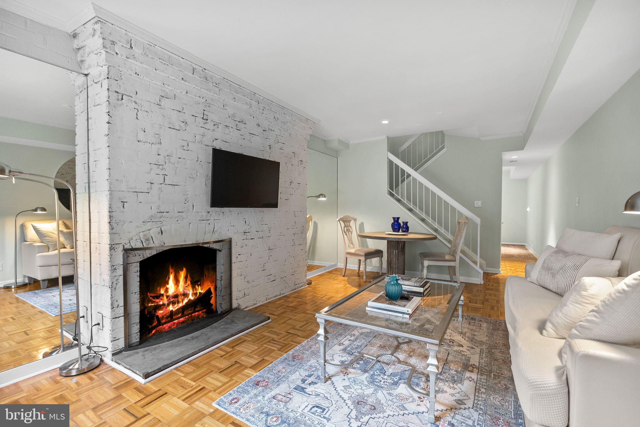 1047 PAPER MILL COURT NW 1047