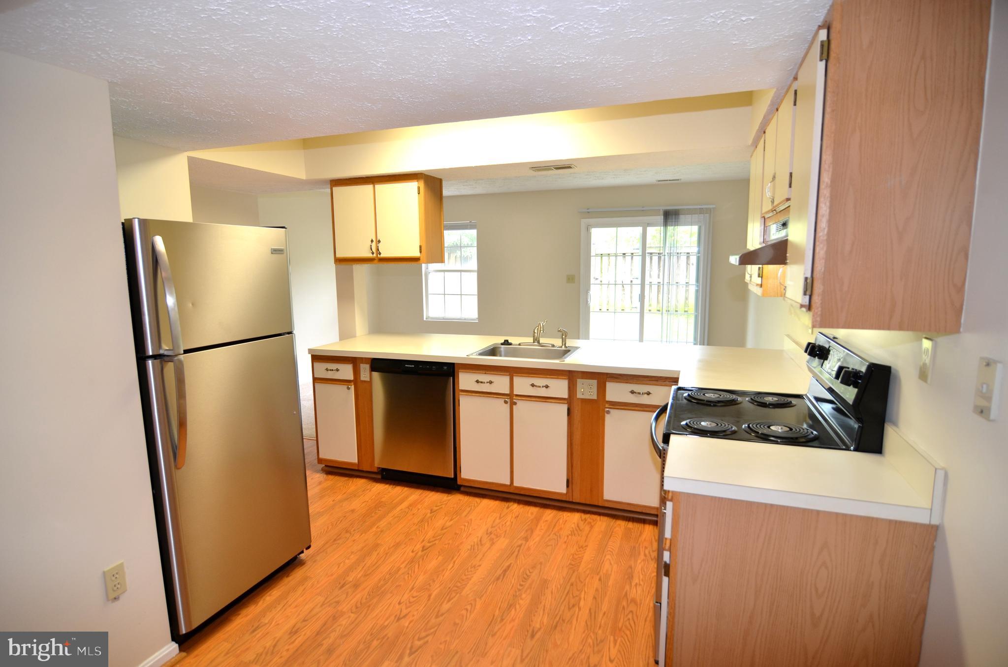 COLUMBIA COMMONS - Residential Lease