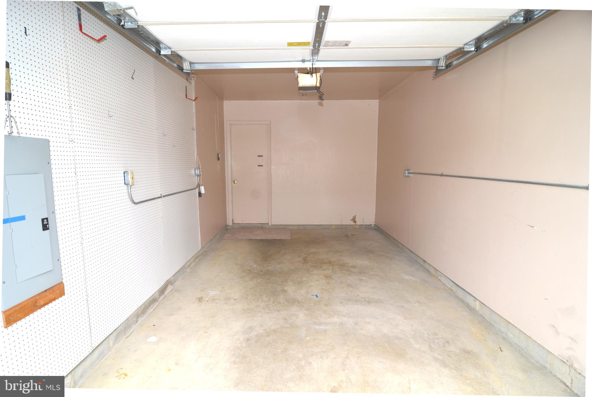 COLUMBIA COMMONS - Residential Lease