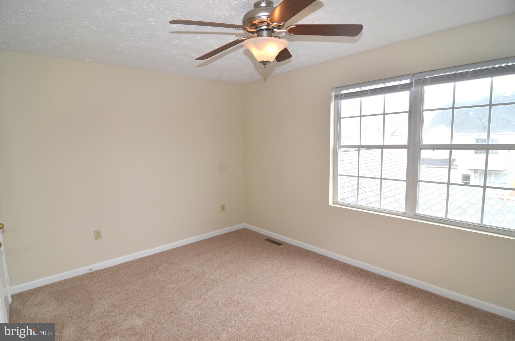 COLUMBIA COMMONS - Residential Lease