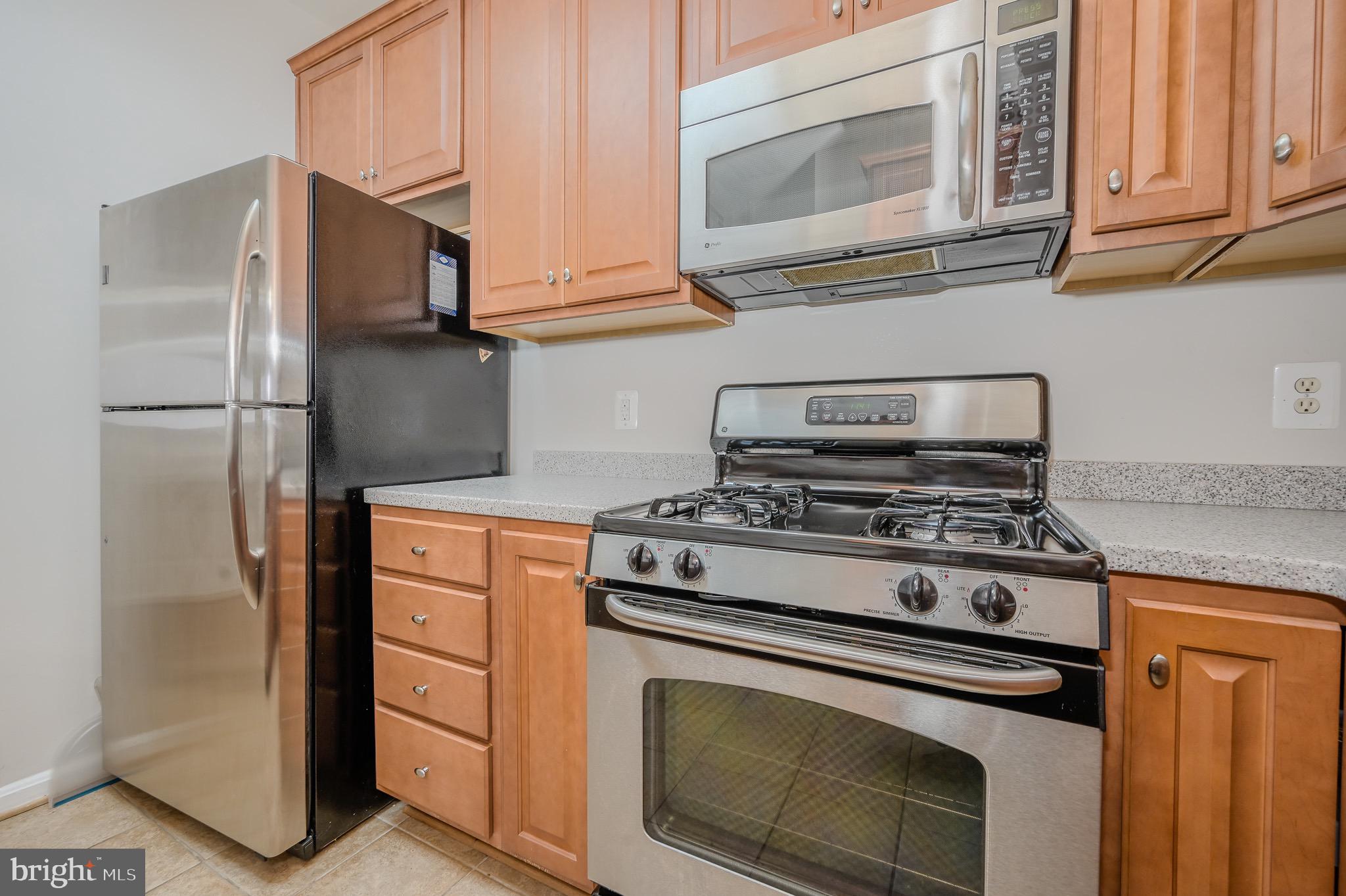 COMMONS ON POTOMAC SQUARE - Residential Lease