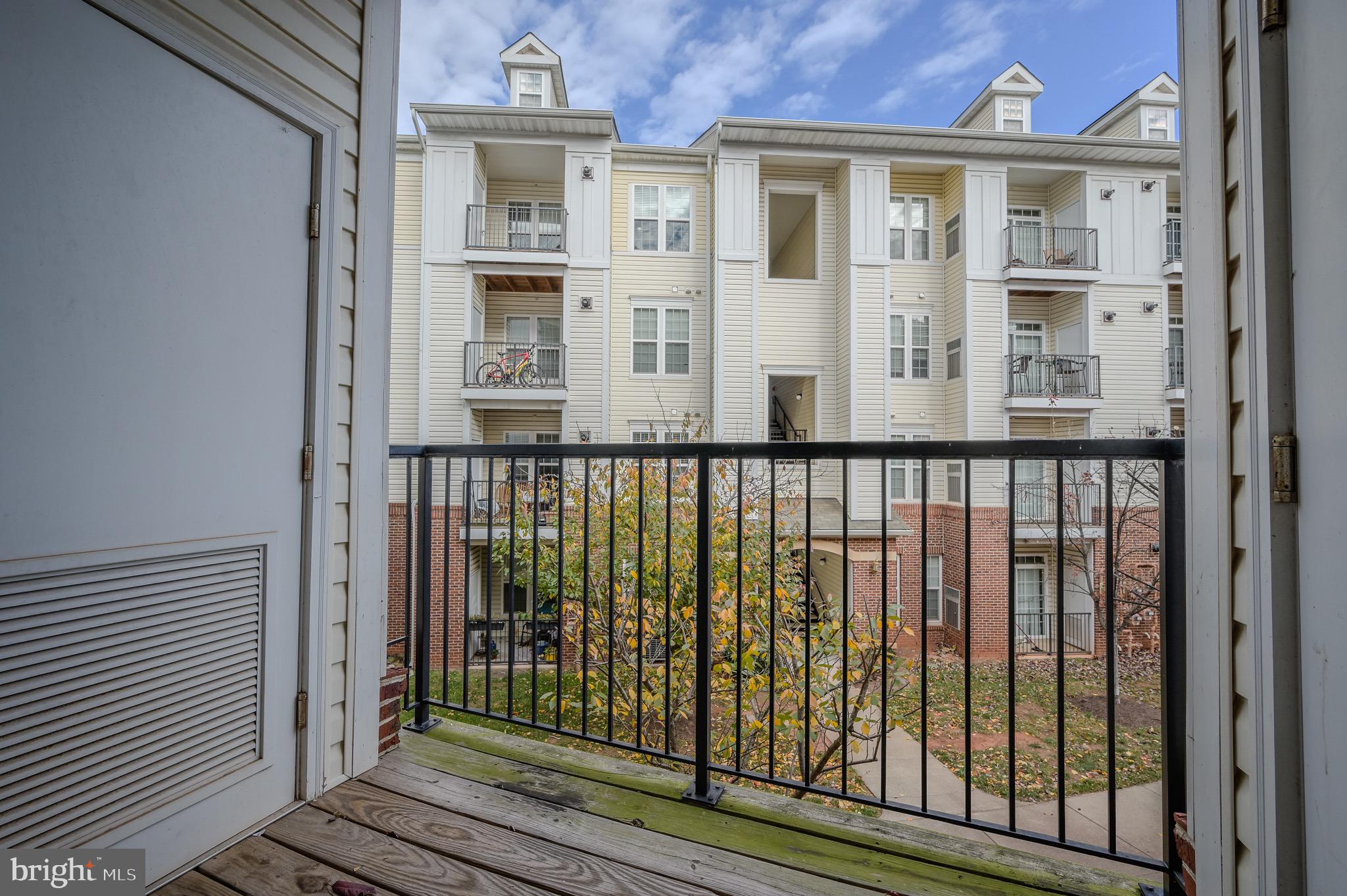 COMMONS ON POTOMAC SQUARE - Residential Lease