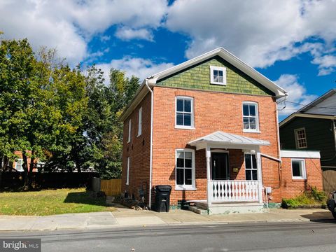 Photo of 20 W Clifford Street, WINCHESTER, VA 22601 (MLS # VAWI2009370) Photo of 20 W Clifford Street, WINCHESTER, VA 22601 (MLS # VAWI2009370)