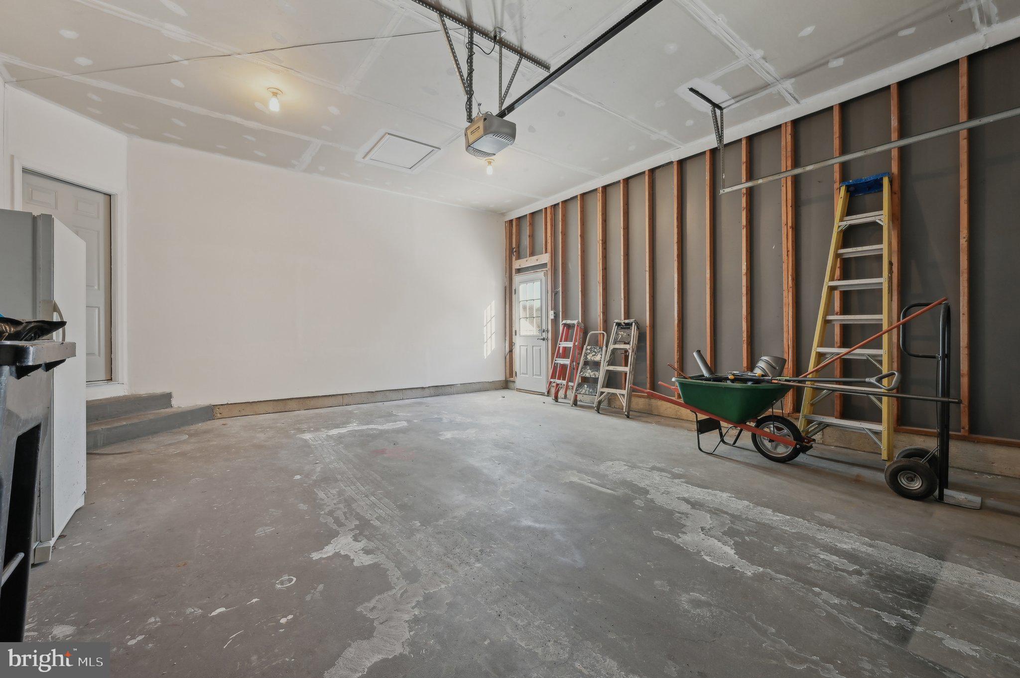 JENNA ESTATES - Residential