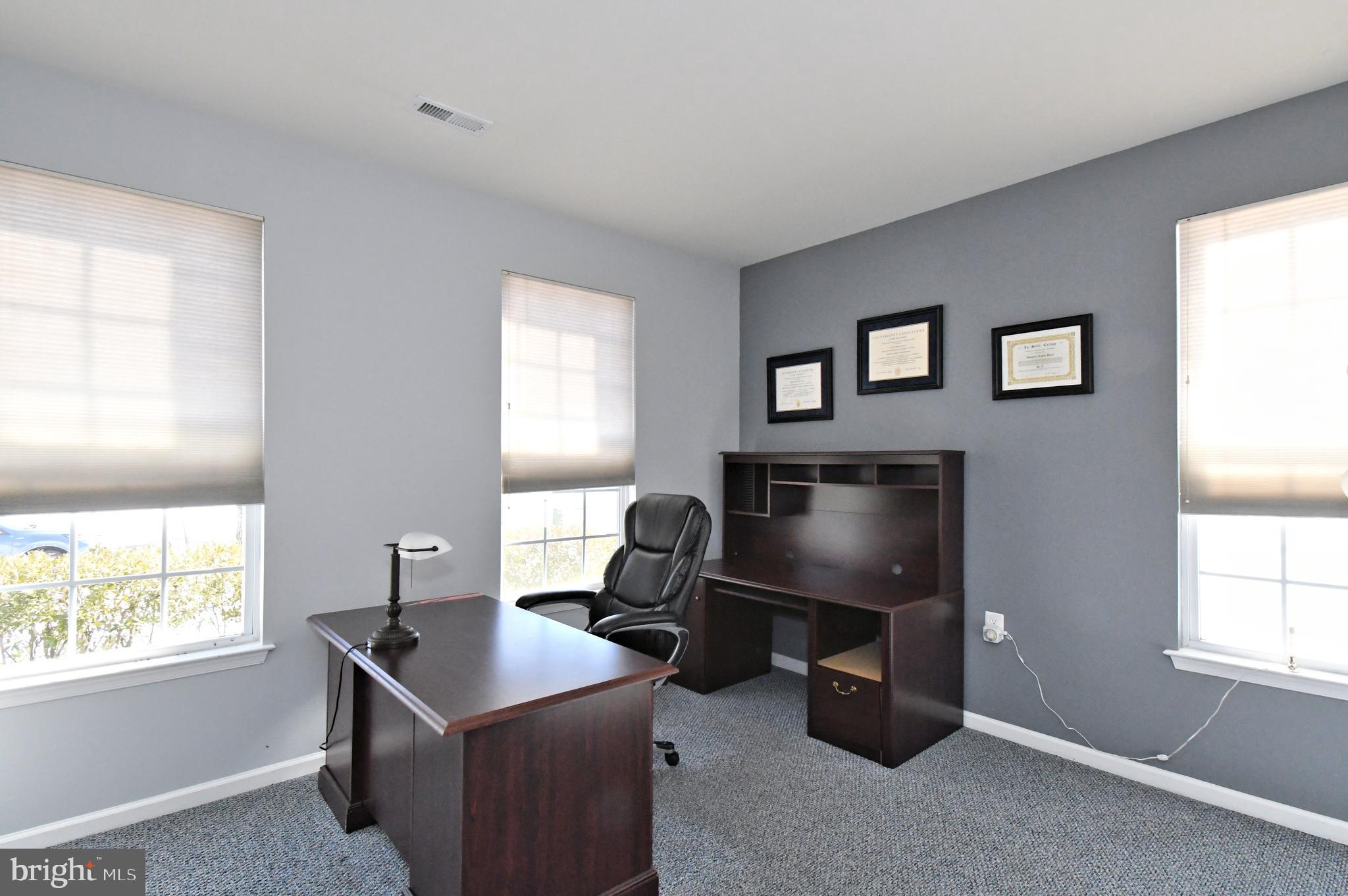 HERITAGE CR ESTS - Residential