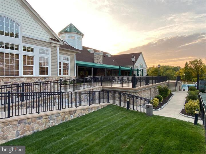 HERITAGE CR ESTS - Residential