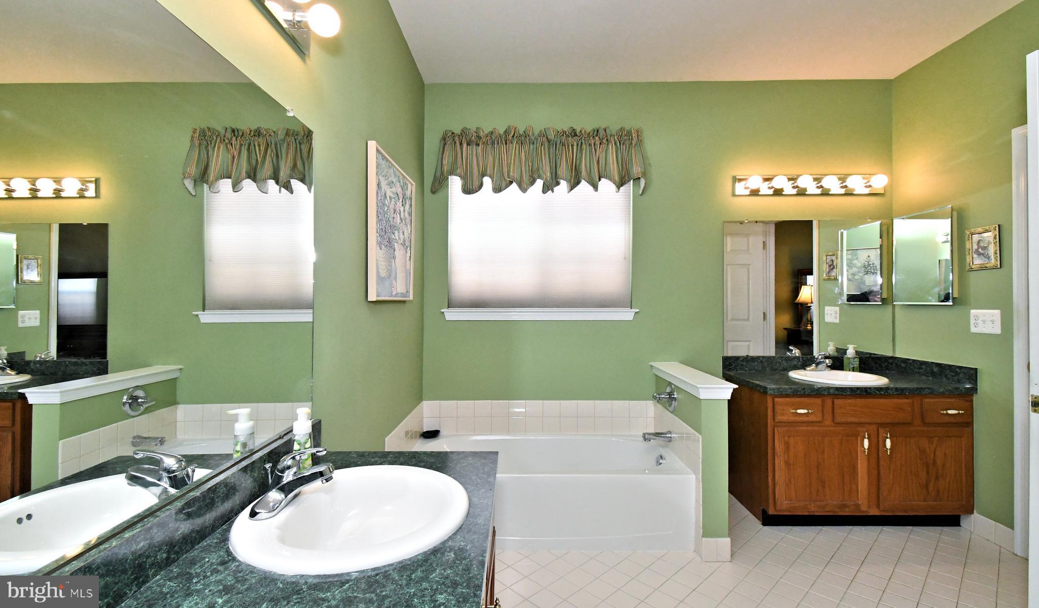 HERITAGE CR ESTS - Residential