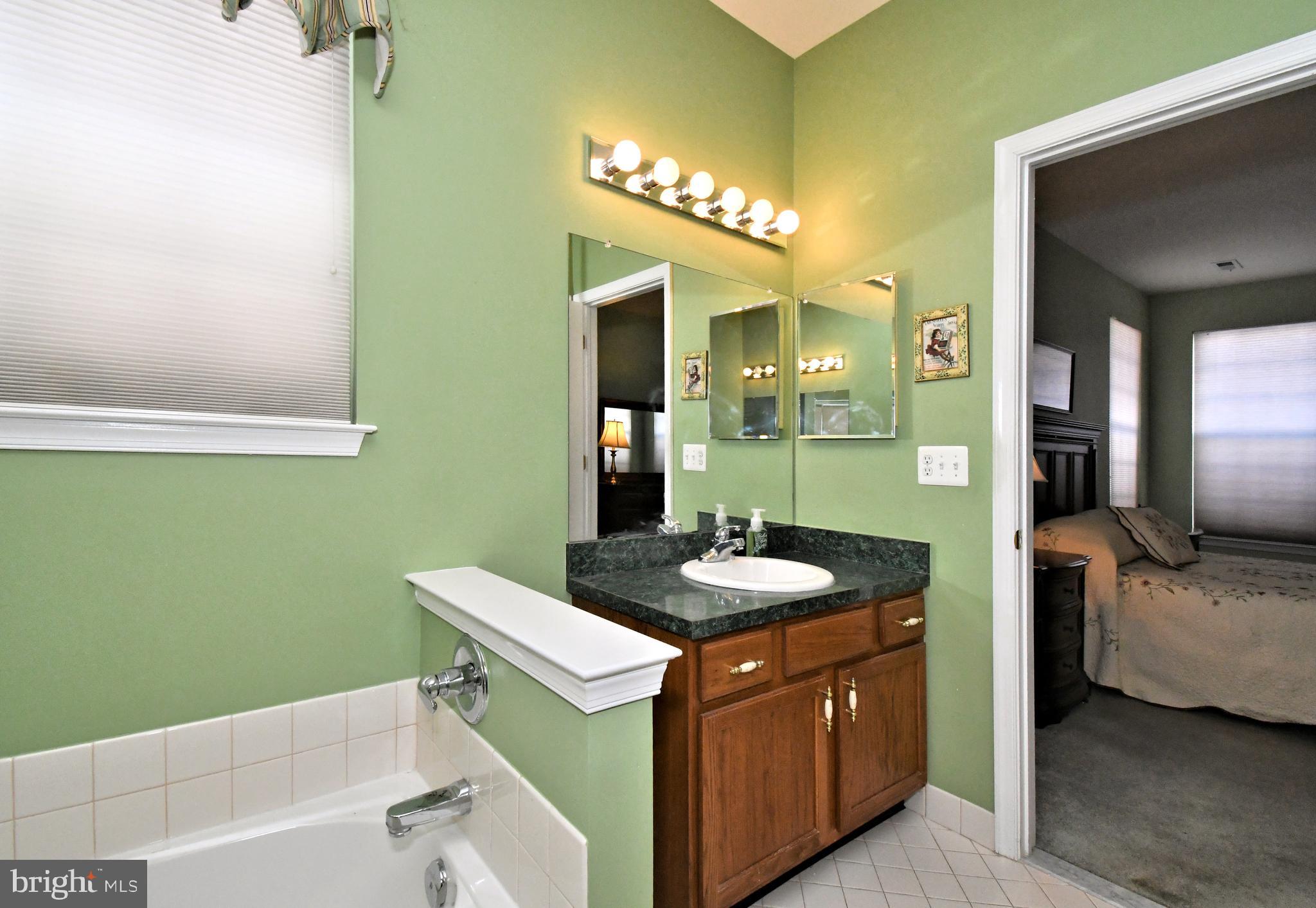 HERITAGE CR ESTS - Residential