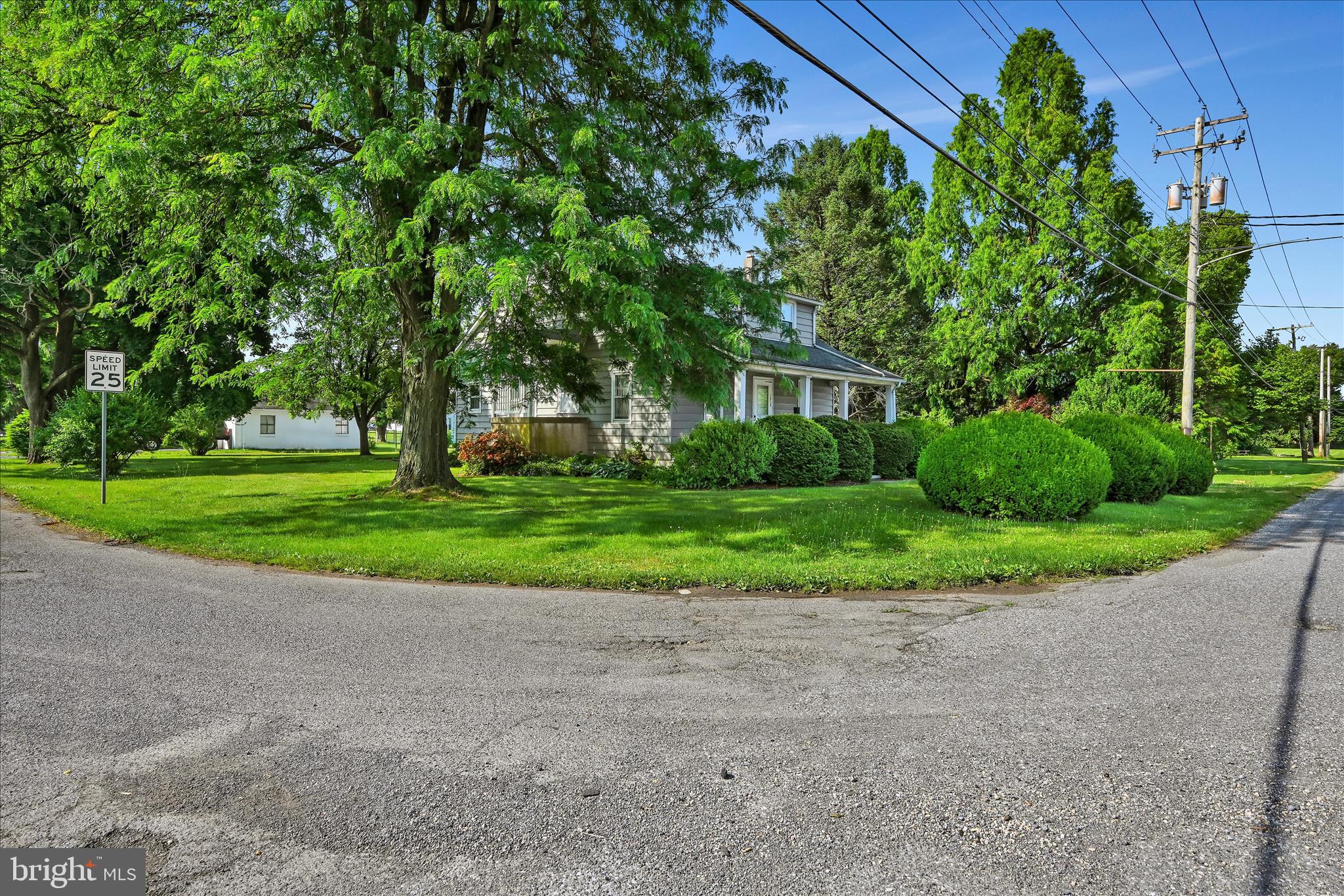 1910 E CUMBERLAND