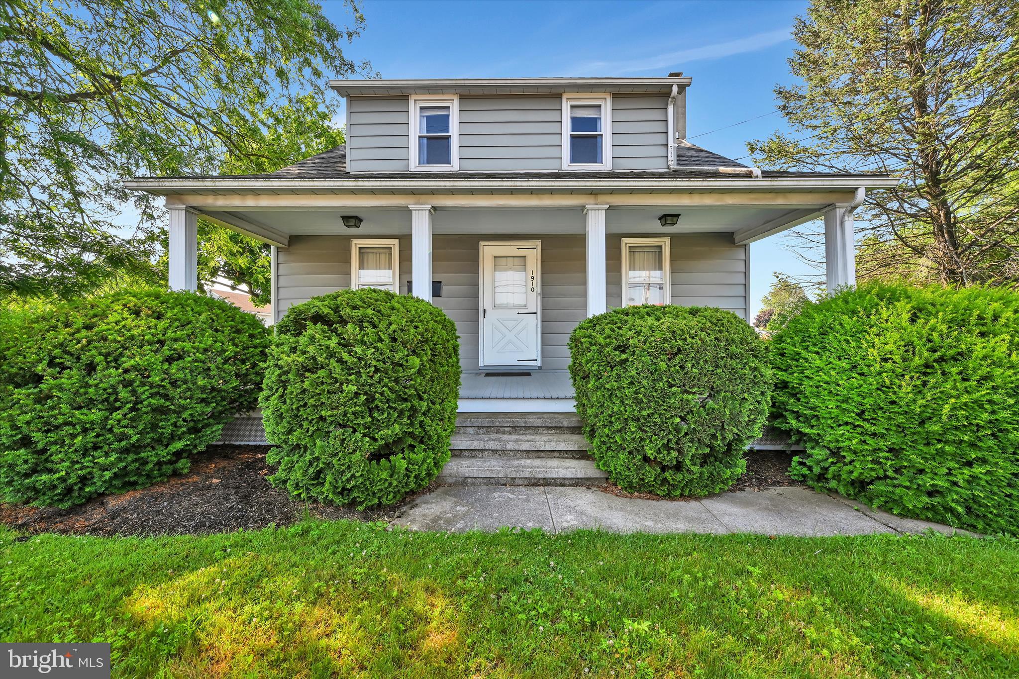 1910 E CUMBERLAND