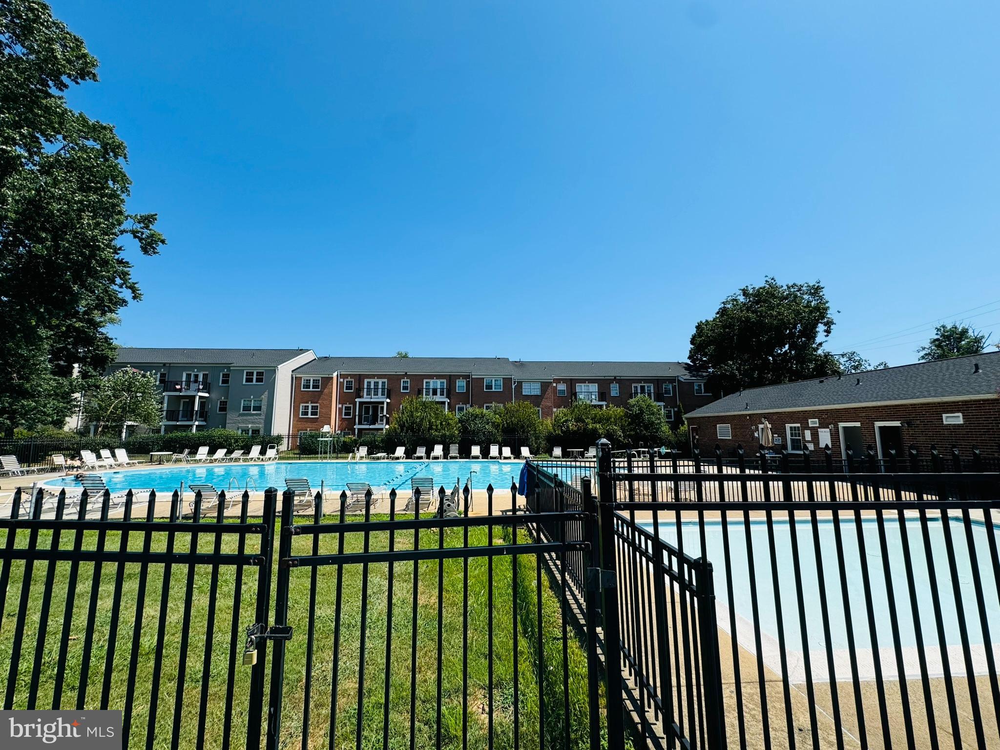 FOXCROFT COLONY CONDOS - Residential