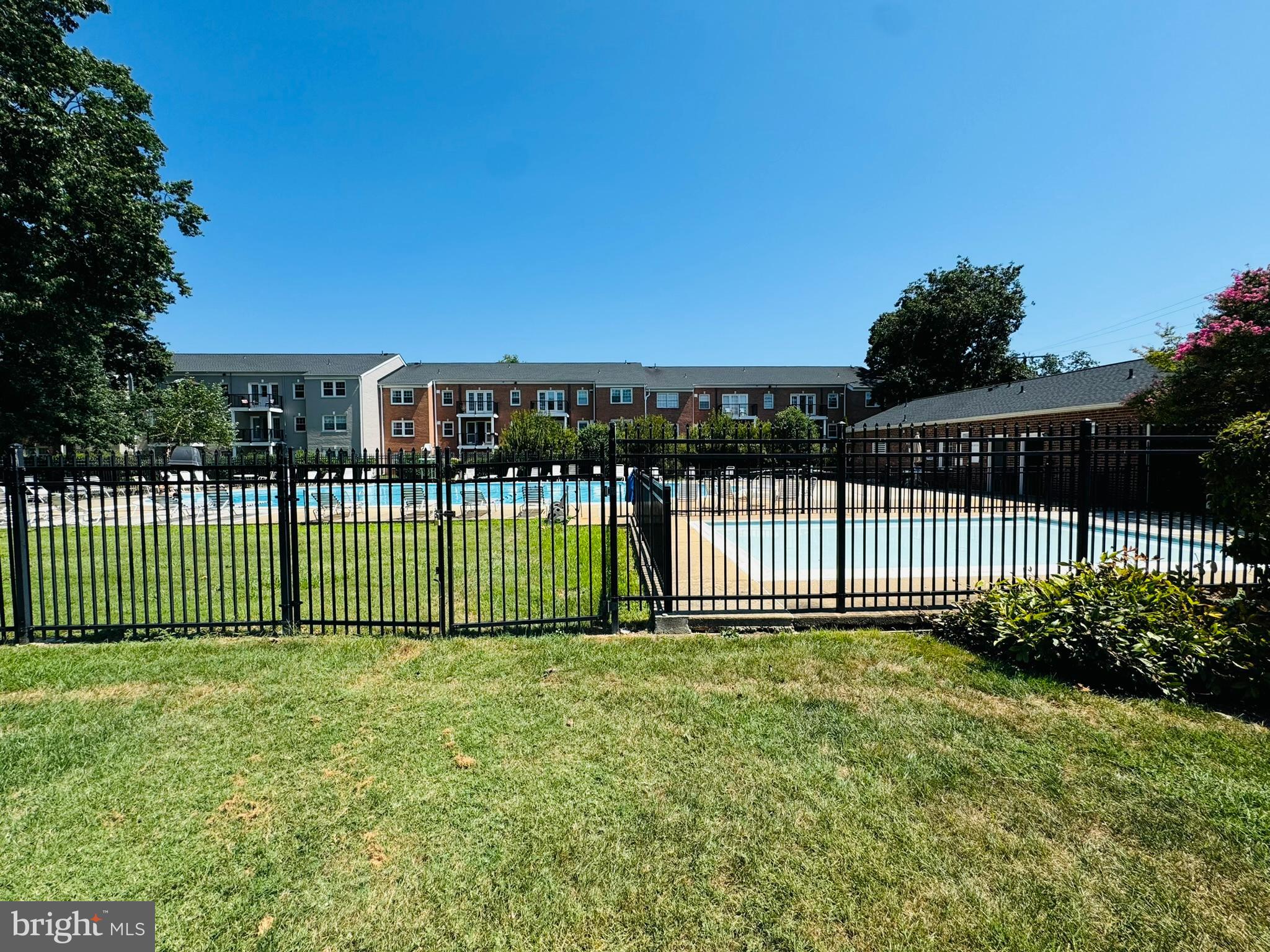 FOXCROFT COLONY CONDOS - Residential