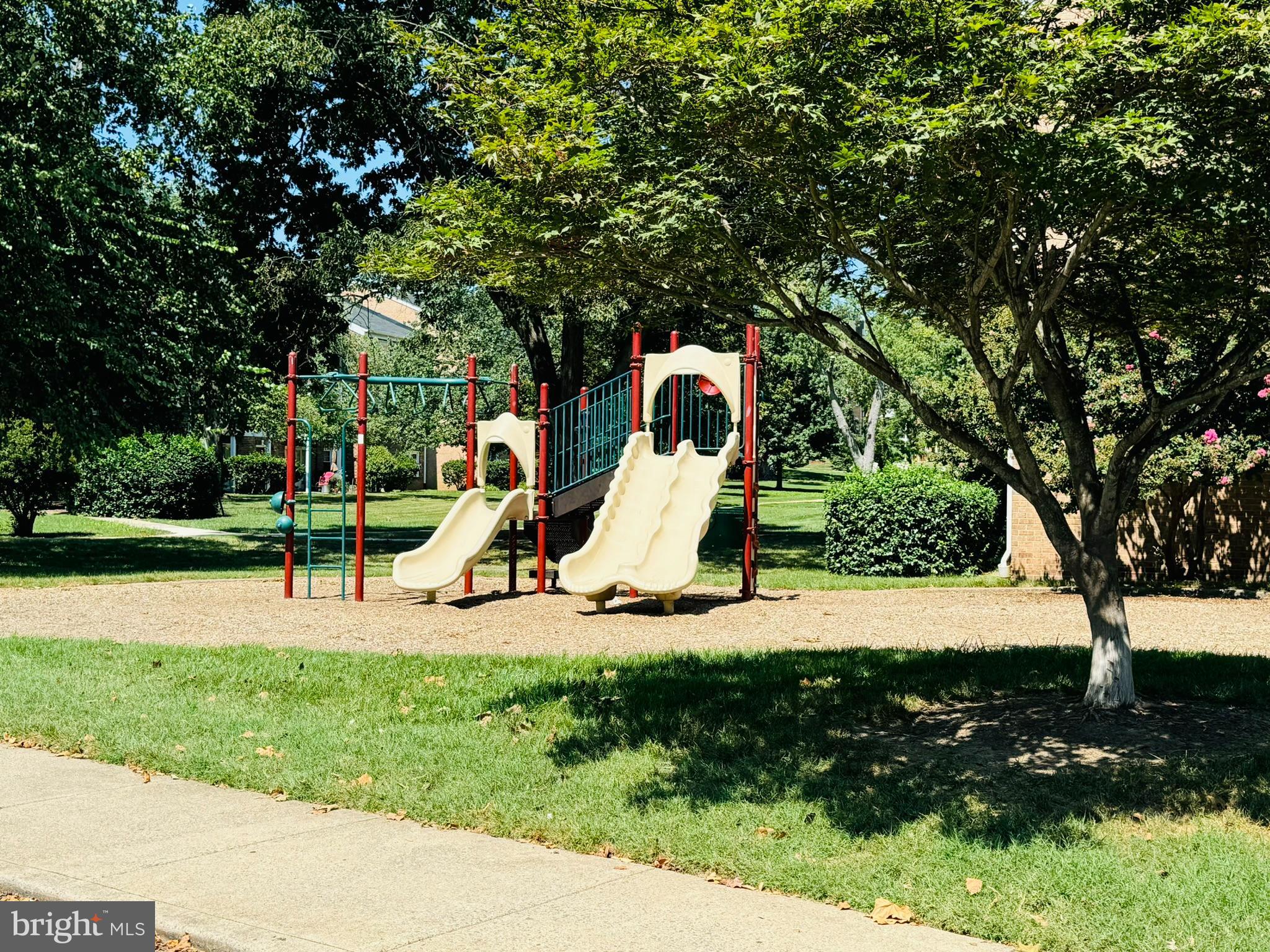 FOXCROFT COLONY CONDOS - Residential