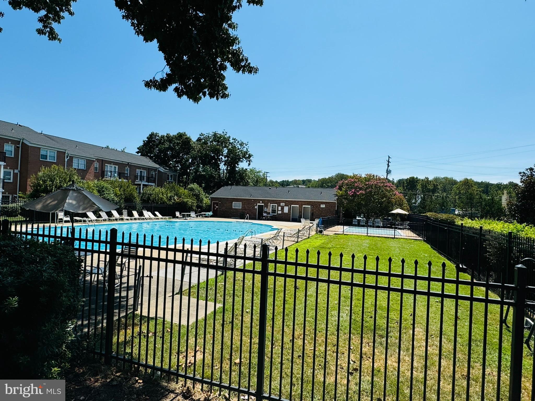 FOXCROFT COLONY CONDOS - Residential