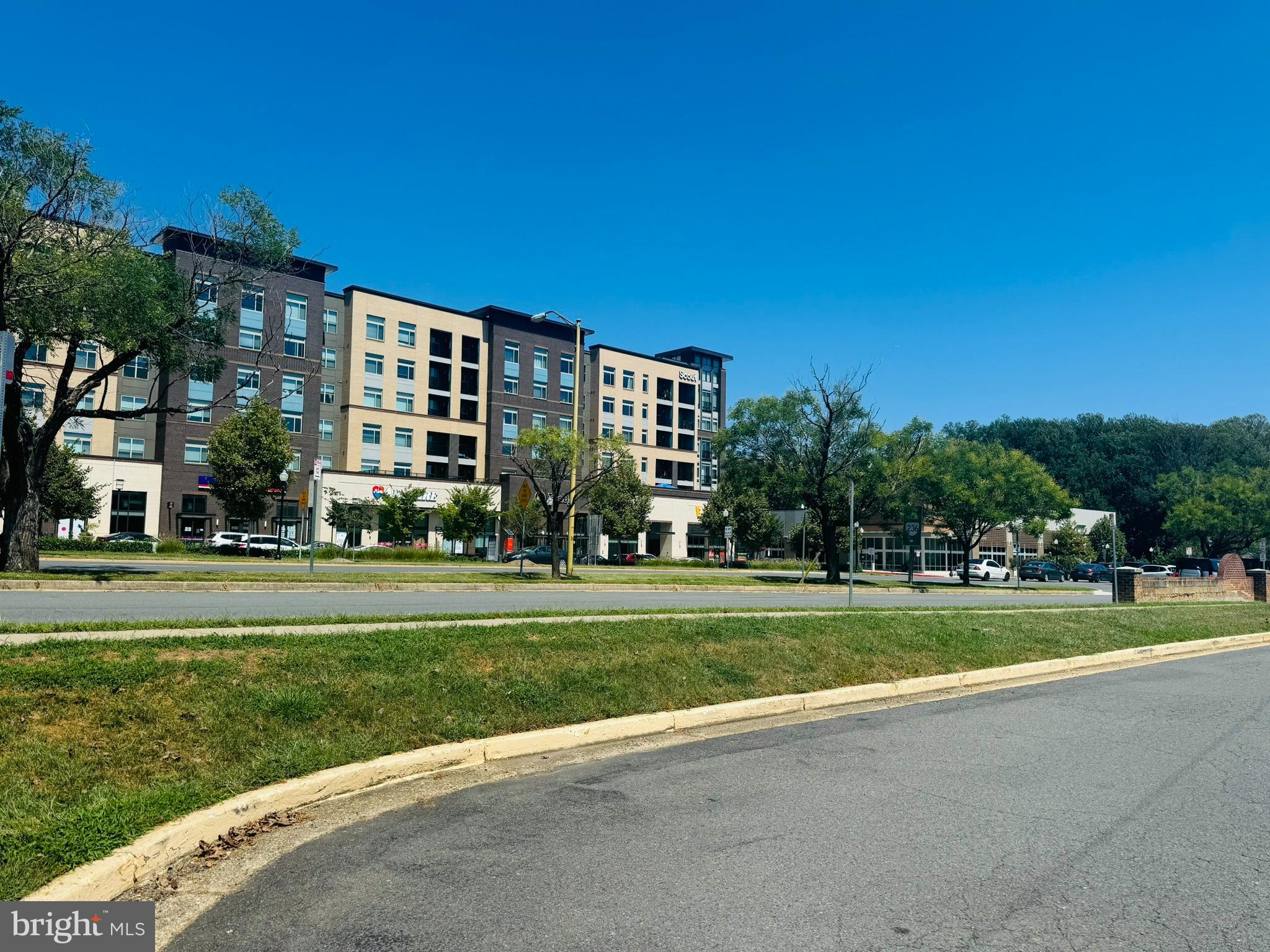 FOXCROFT COLONY CONDOS - Residential