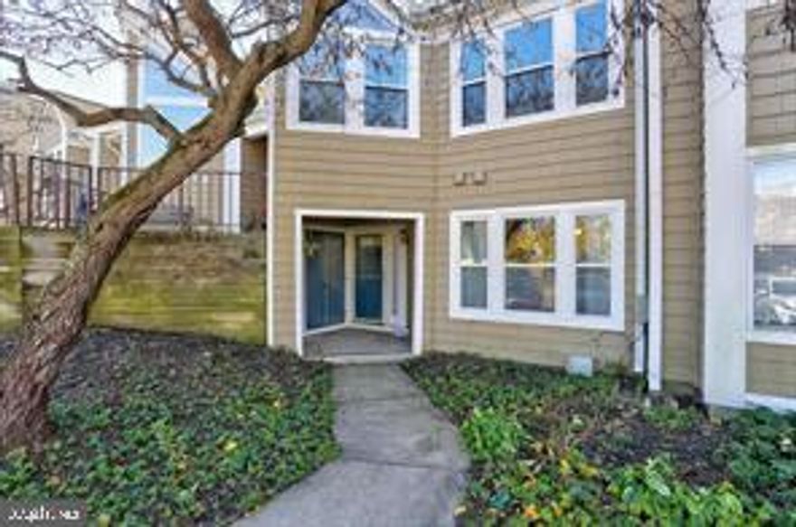 Beautiful 2 Bedroom 2 full Bath first Floor Condo. Great location! minutes from Major commuting routes,00 and 95. Community pool and playground.