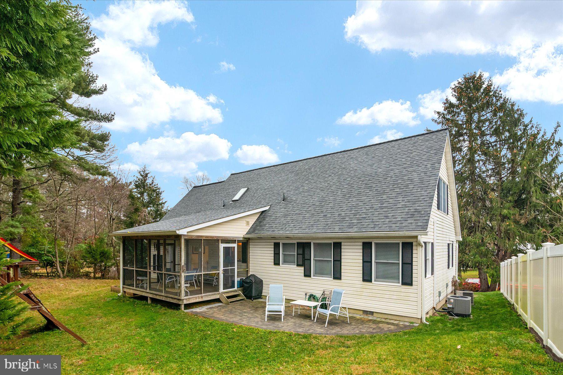 ROLLING KNOLLS - Residential