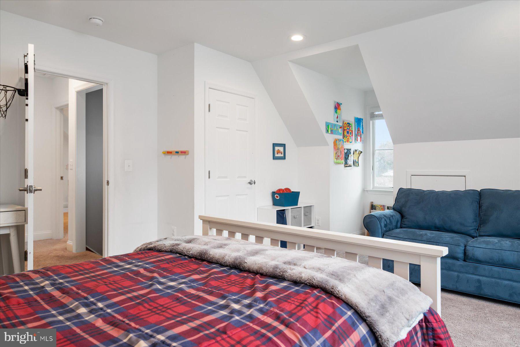 ROLLING KNOLLS - Residential