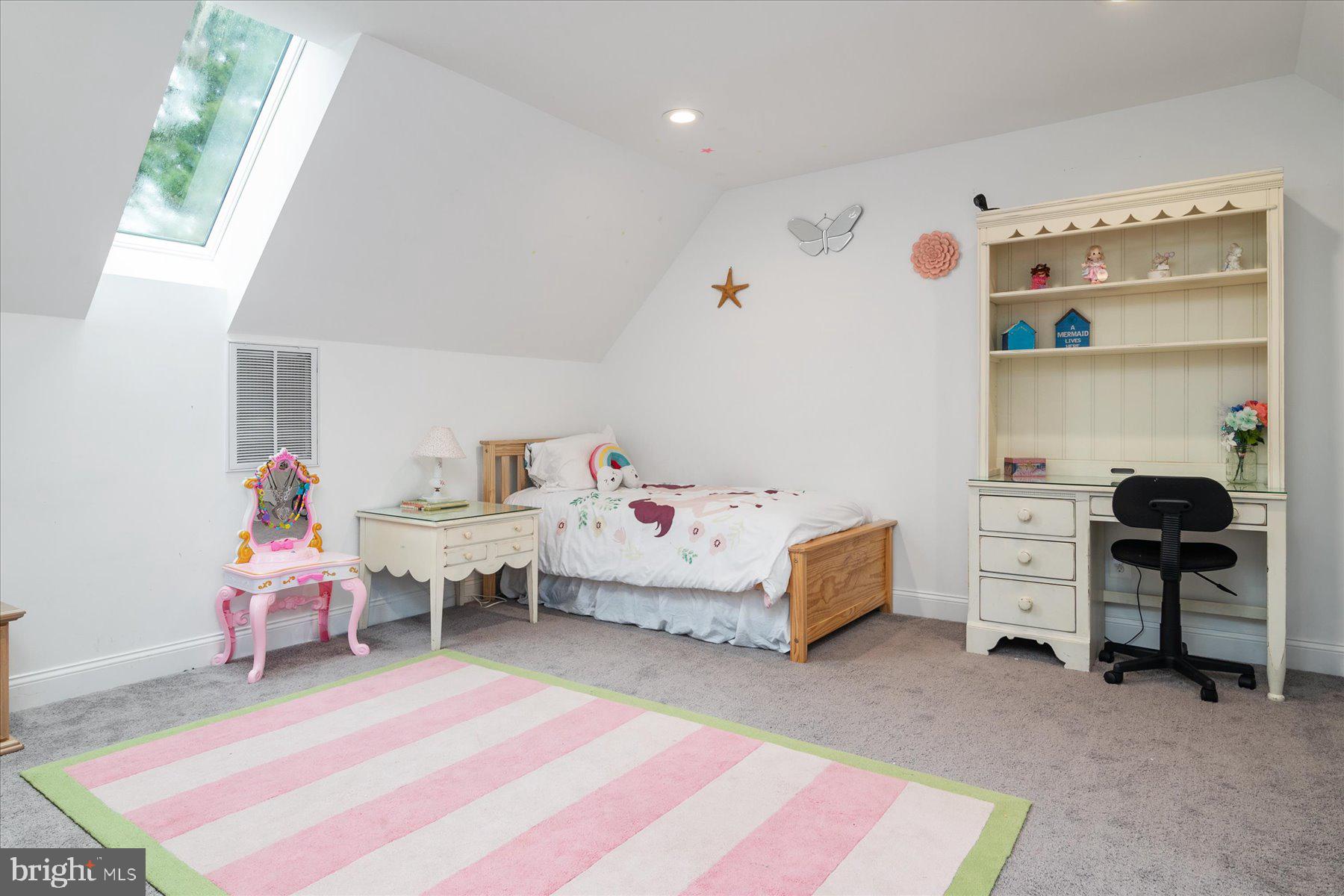 ROLLING KNOLLS - Residential