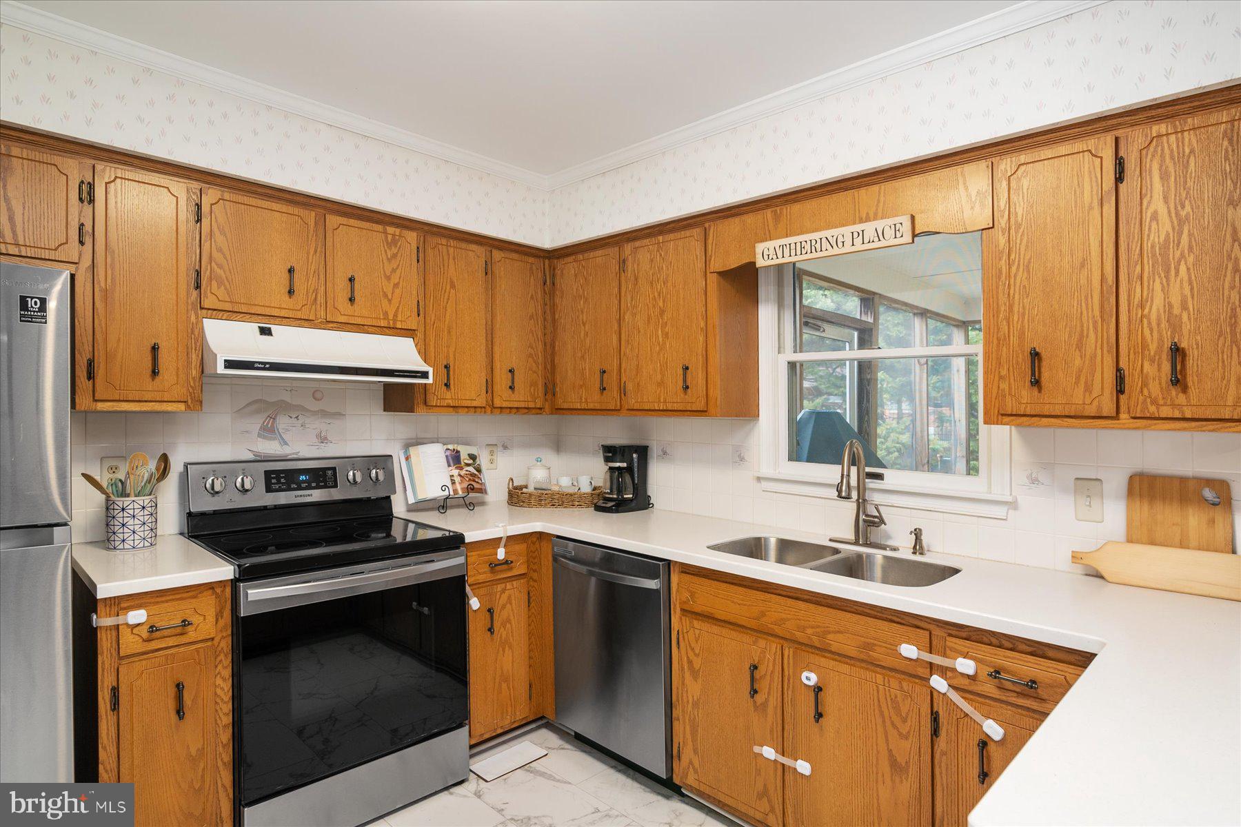 ROLLING KNOLLS - Residential