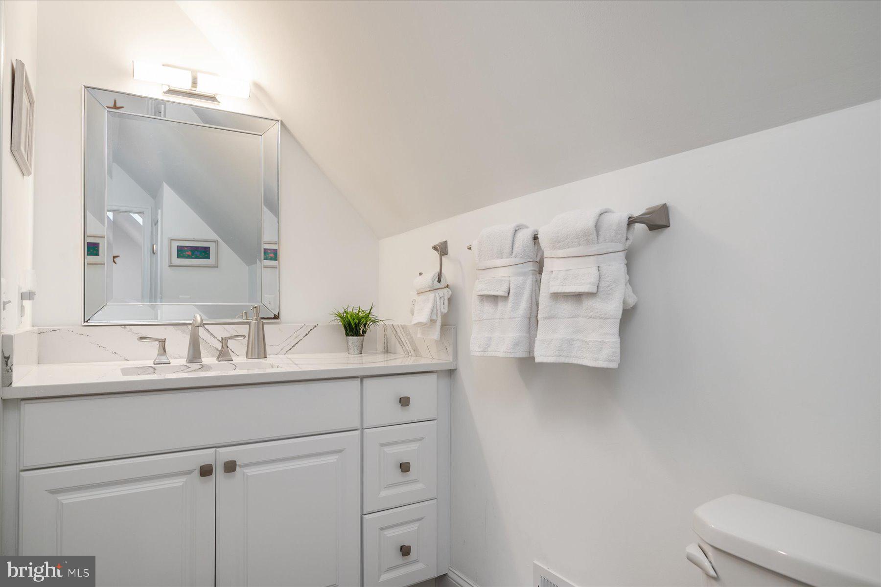 ROLLING KNOLLS - Residential