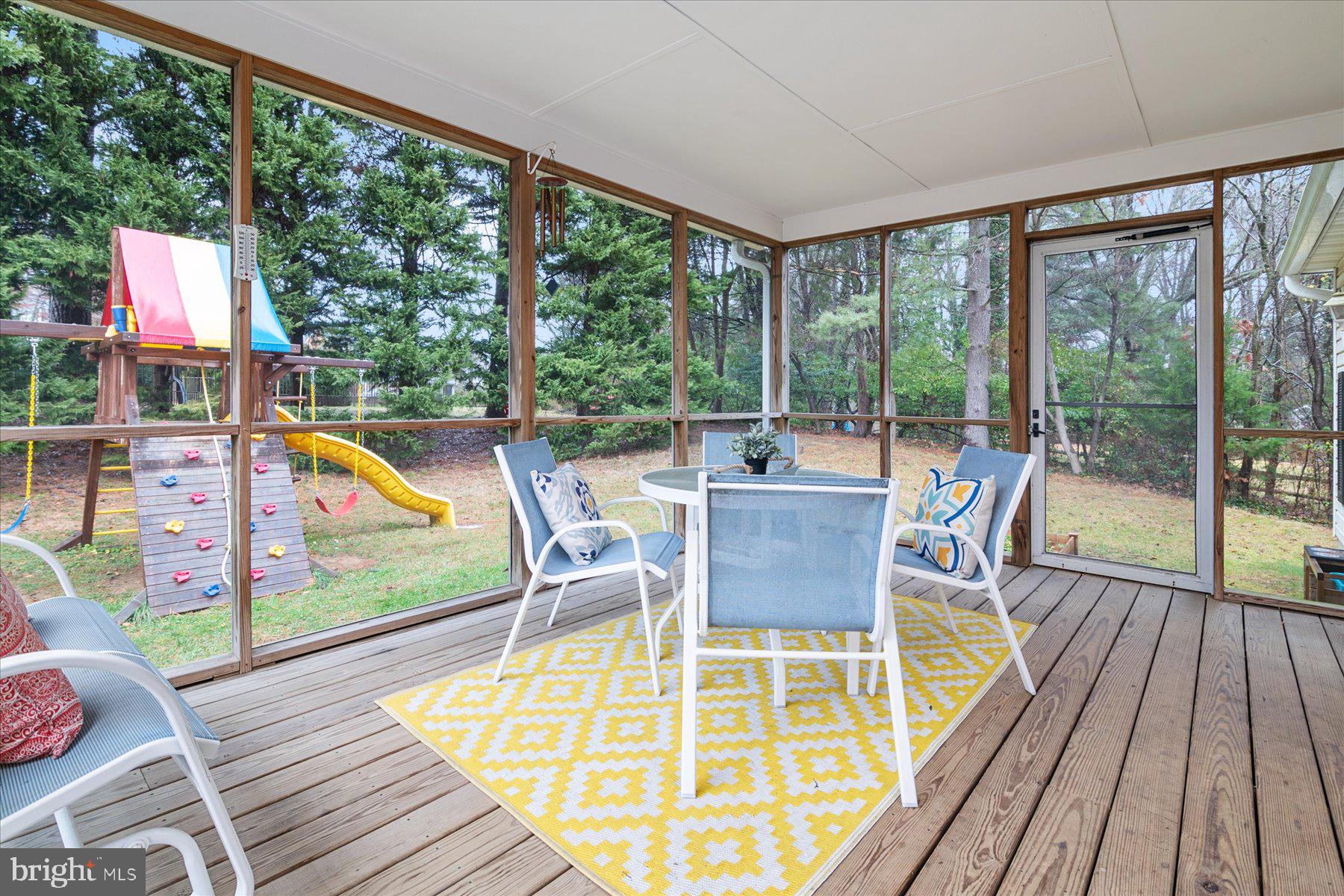 ROLLING KNOLLS - Residential