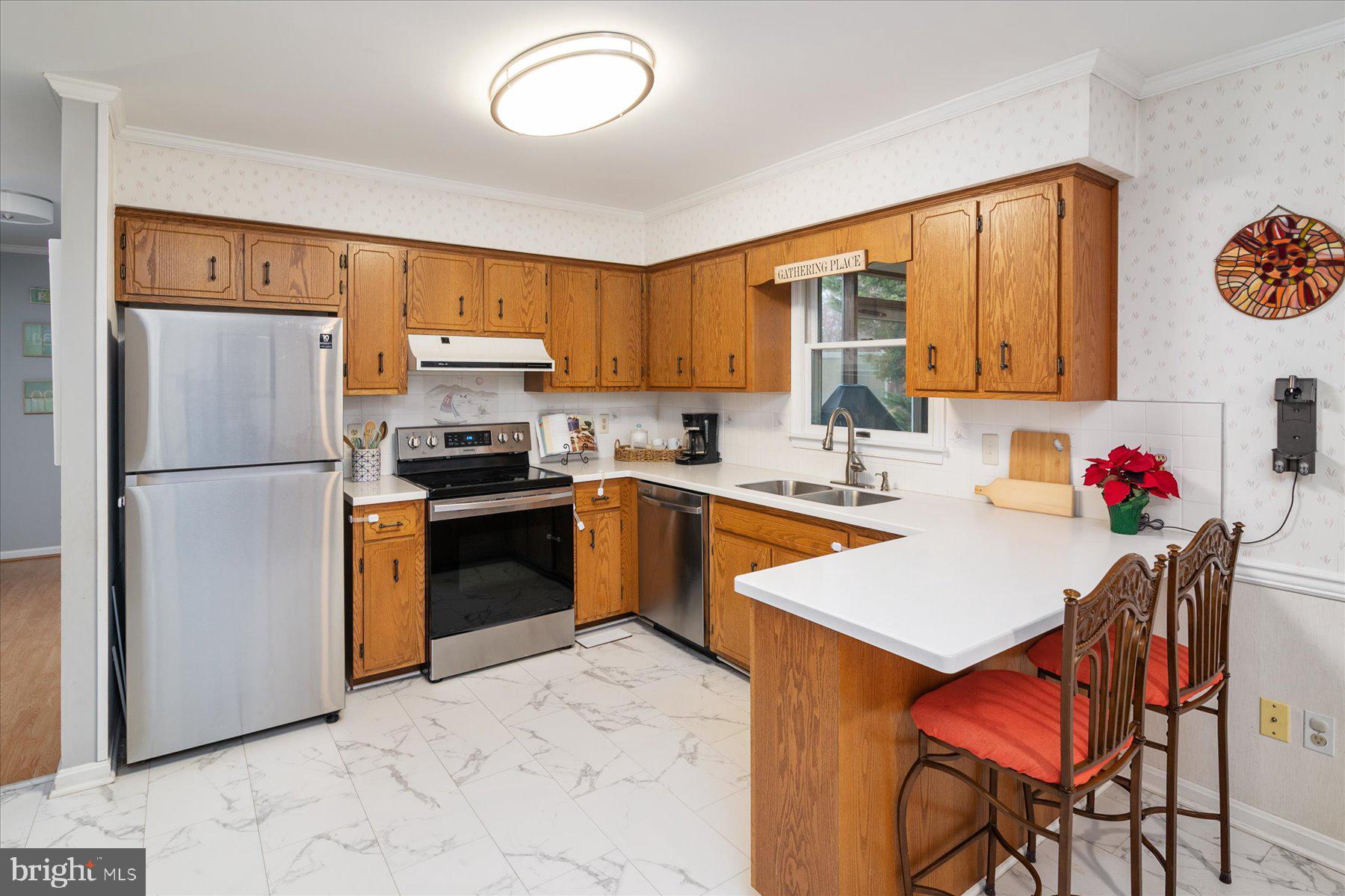 ROLLING KNOLLS - Residential