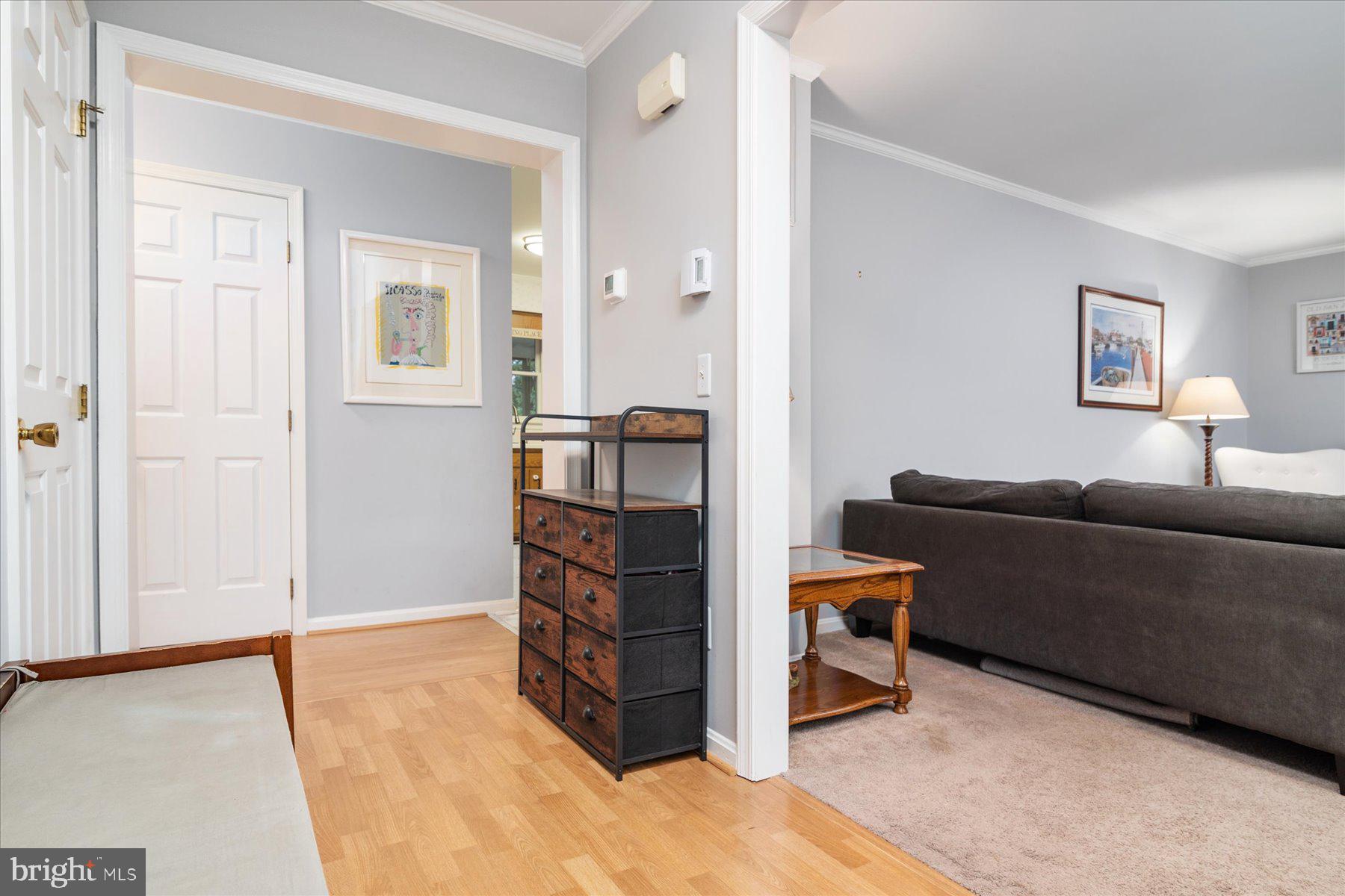 ROLLING KNOLLS - Residential