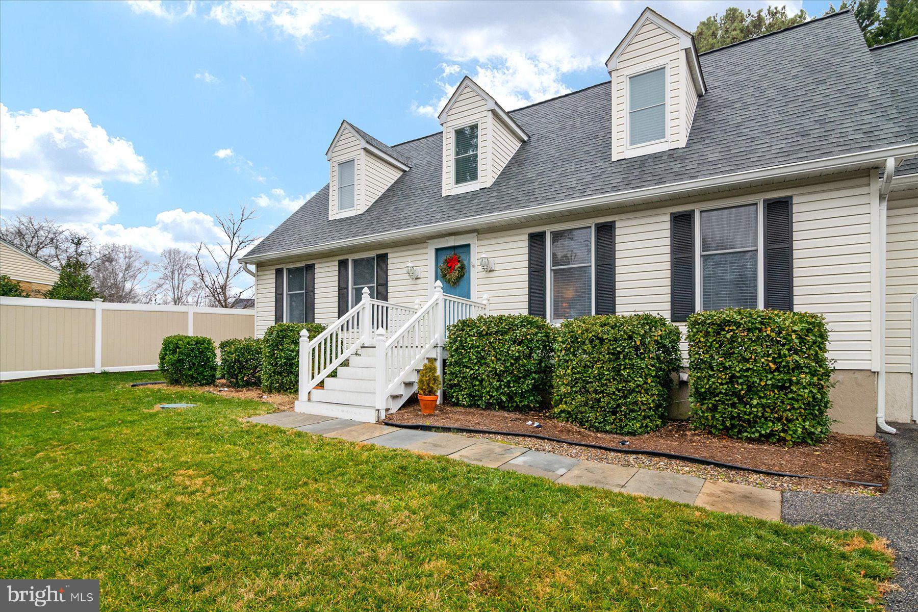 ROLLING KNOLLS - Residential