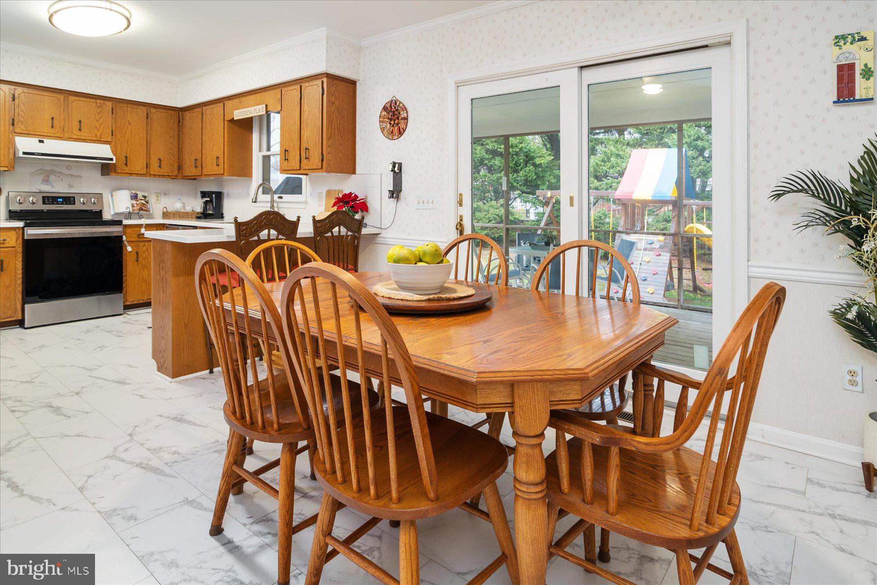 ROLLING KNOLLS - Residential