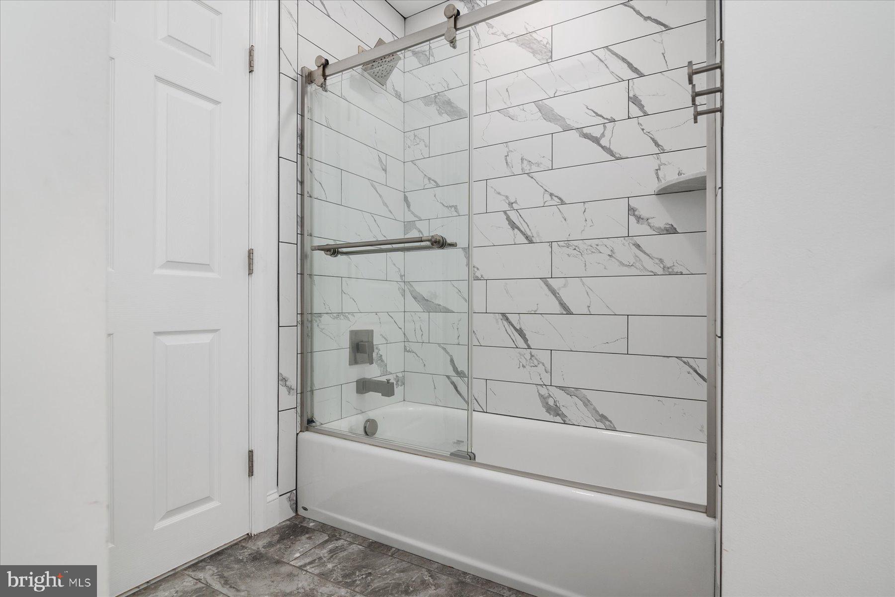 ROLLING KNOLLS - Residential