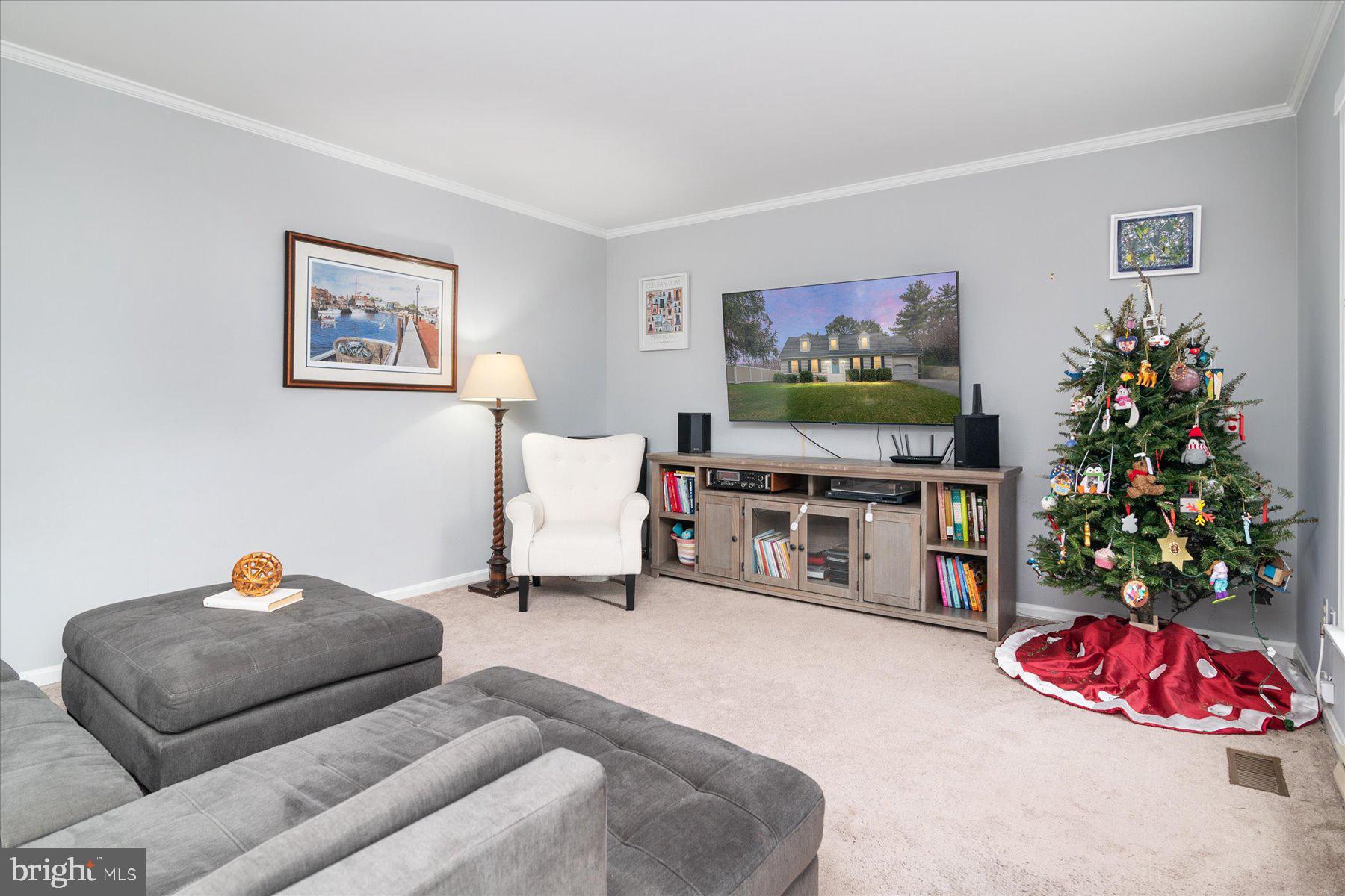 ROLLING KNOLLS - Residential