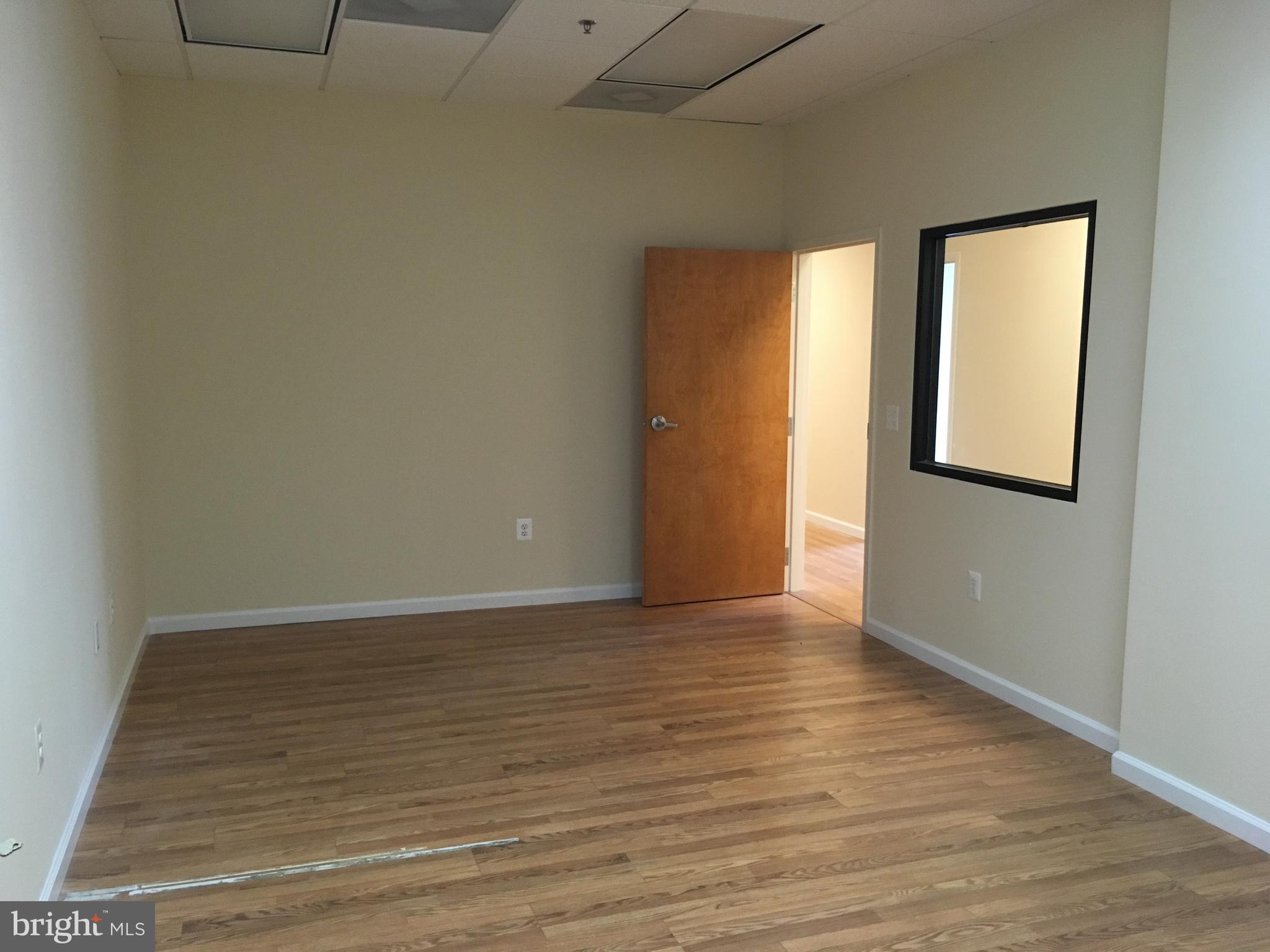 HORNBAKER INDUSTRIAL PARK - Commercial Lease