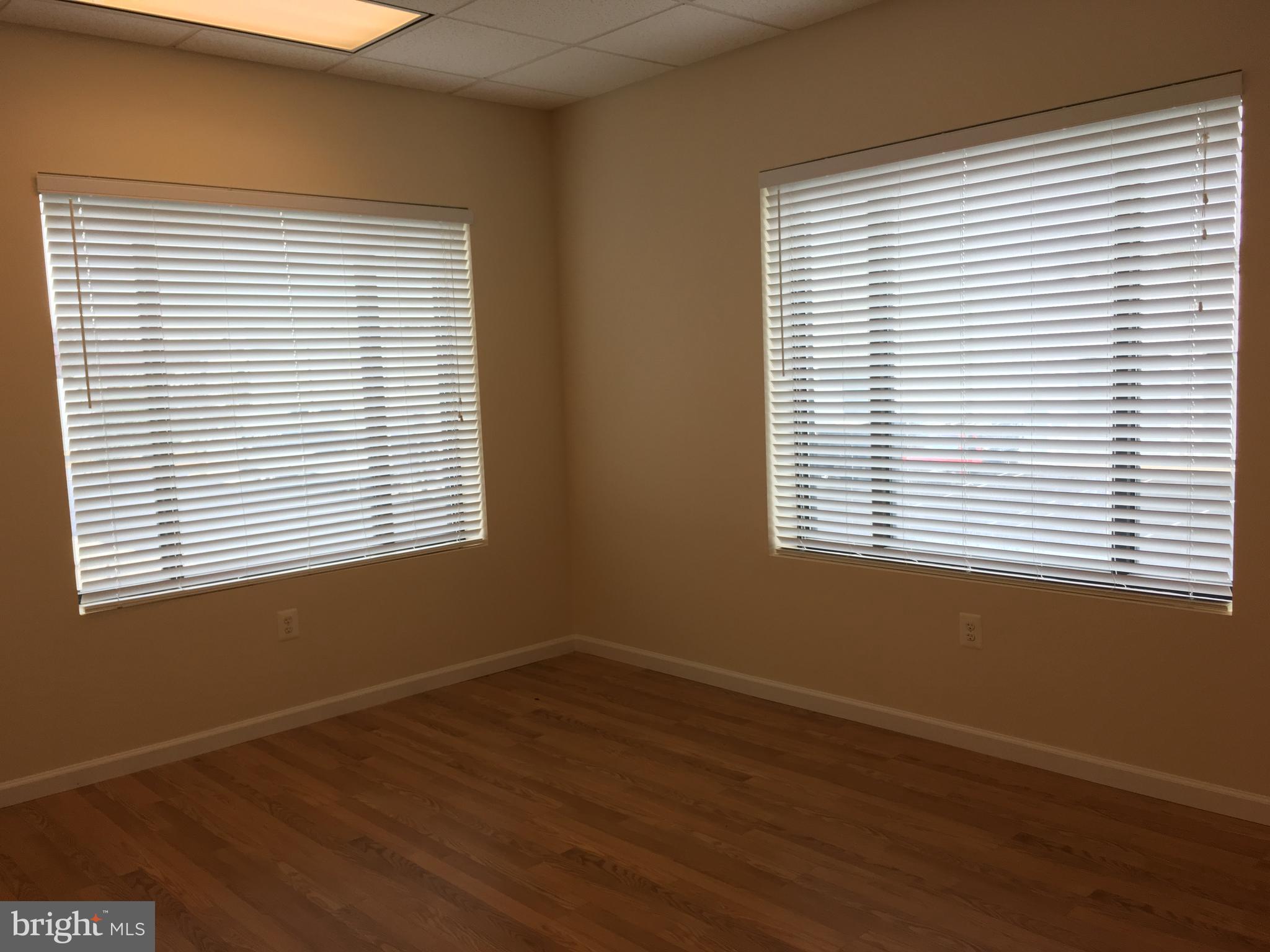 HORNBAKER INDUSTRIAL PARK - Commercial Lease